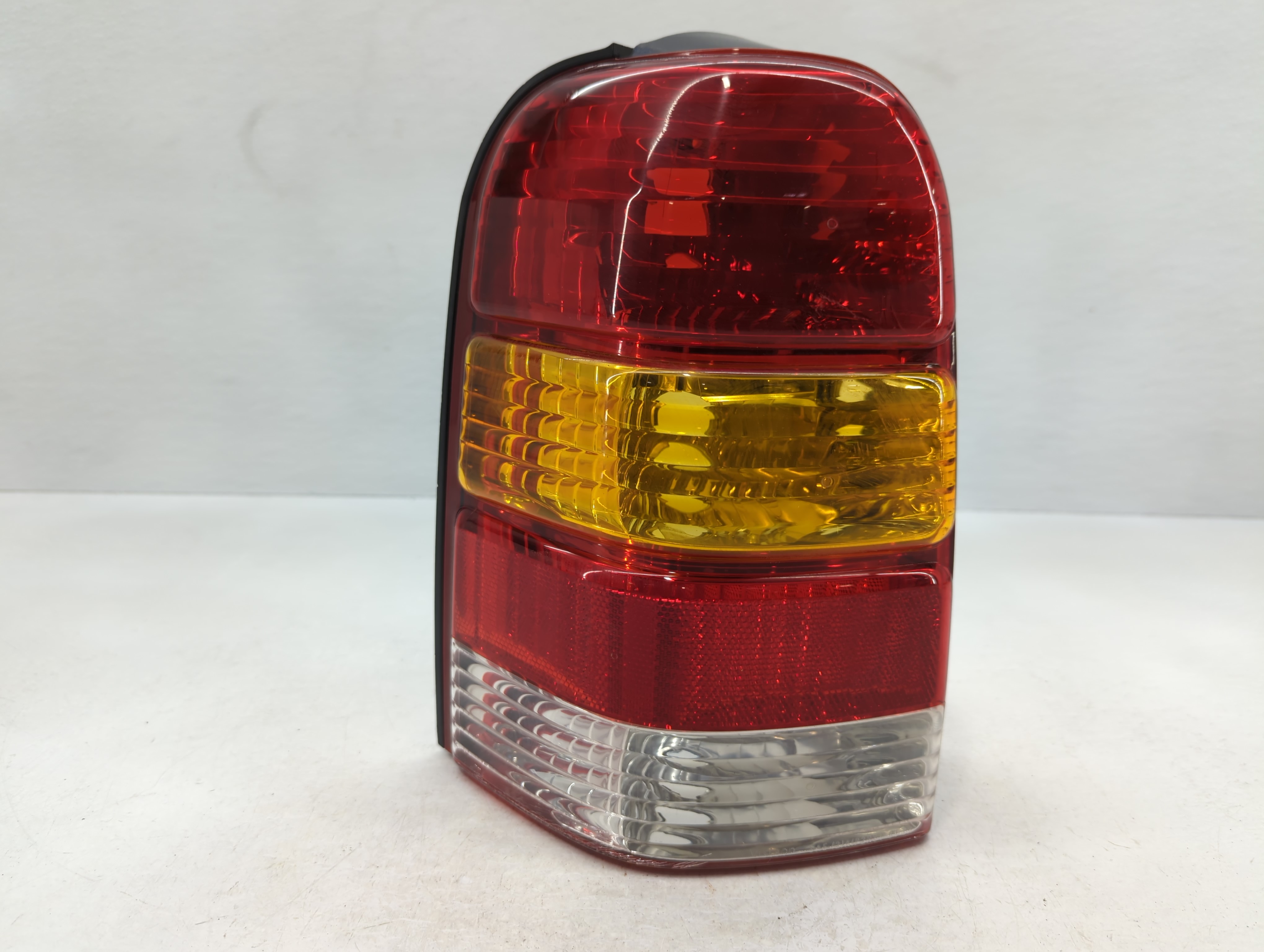 2001-2007 Ford Escape Driver Left Side Tail Light Taillight Oem 785023 - Oemusedautoparts1.com