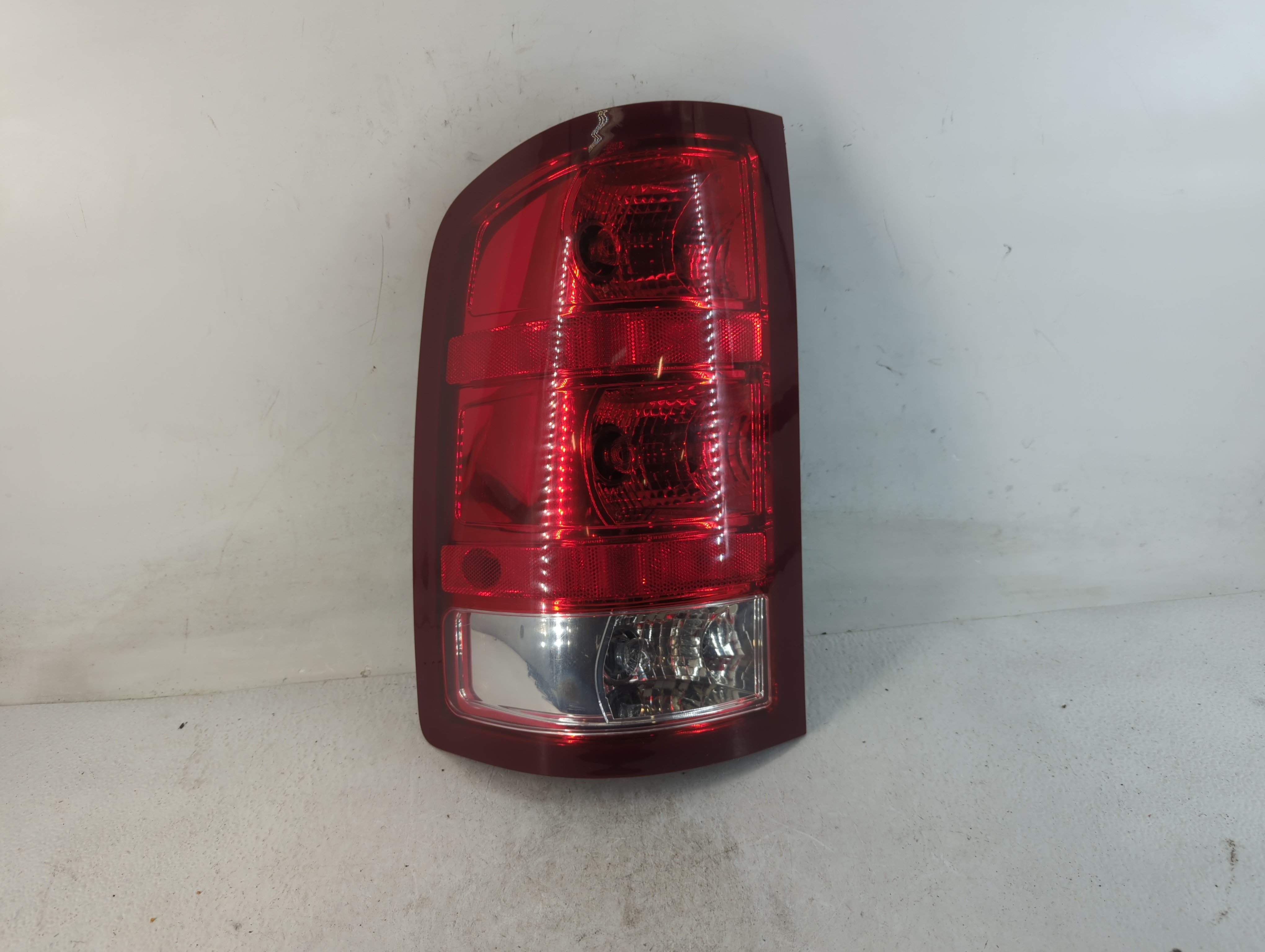 Picture of 2014-2015 Gmc Sierra 1500 Driver Left Side Tail Light Taillight Oem 785057