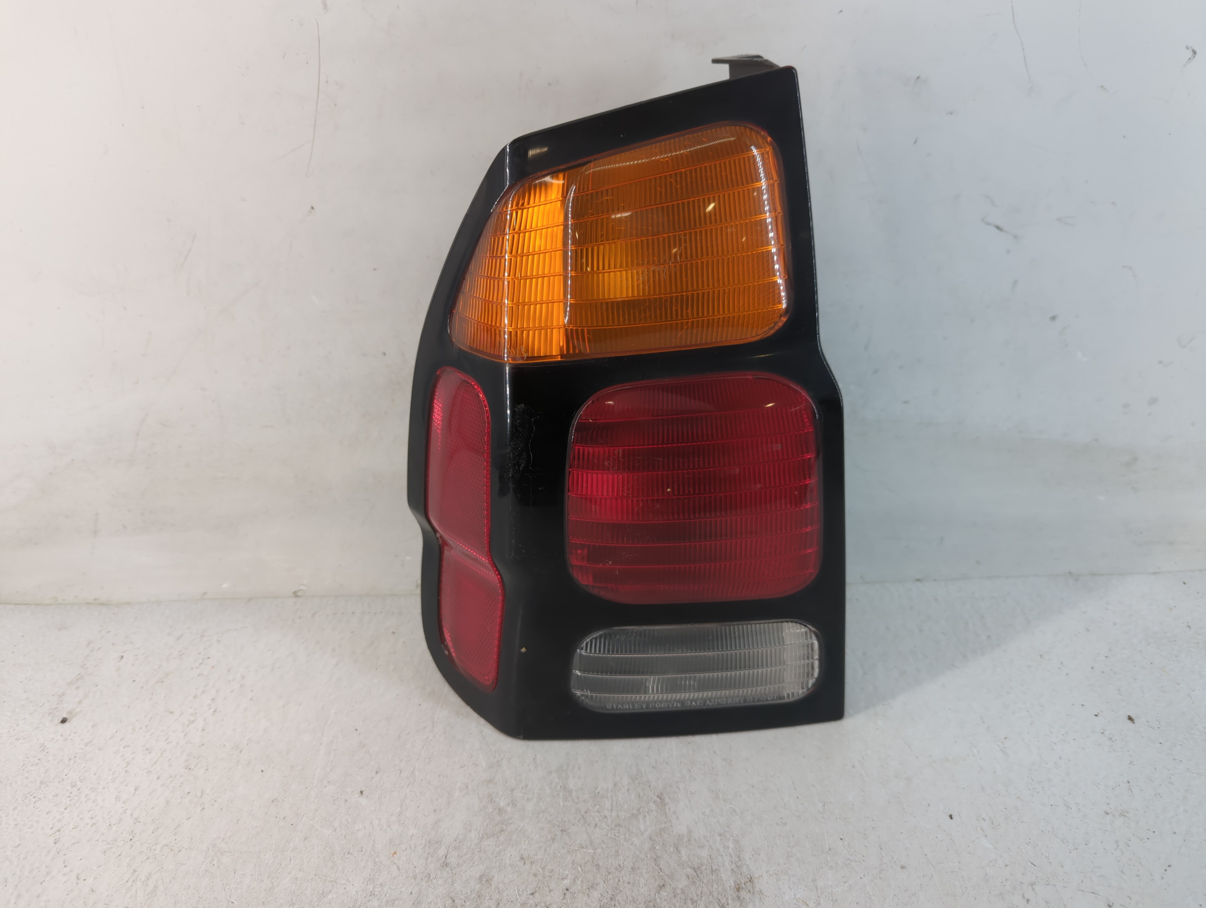 2002-2005 Mercury Mountaineer Driver Left Side Tail Light Taillight Oem 785070 - Oemusedautoparts1.com