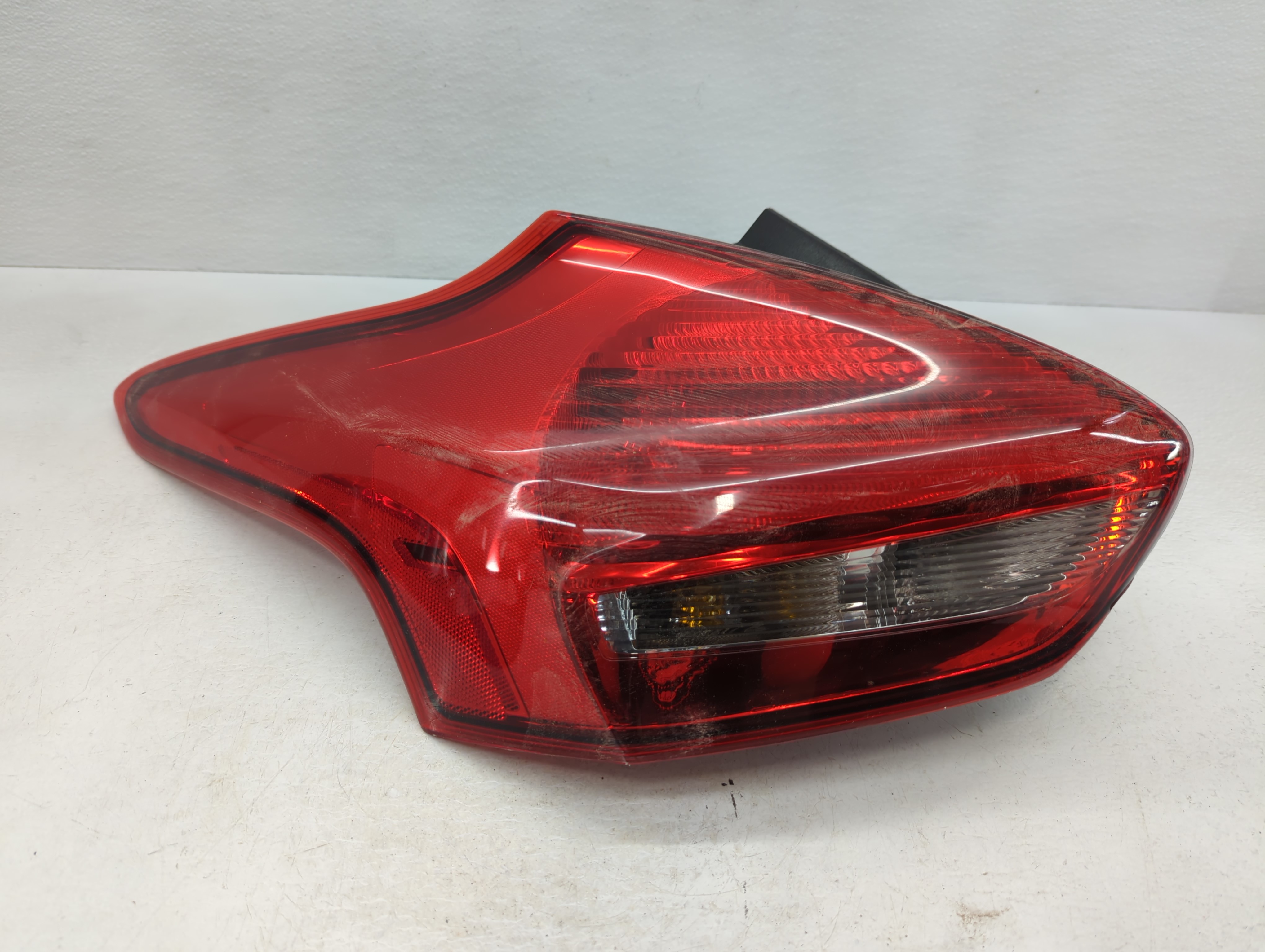 2015-2018 Ford Focus Driver Left Side Tail Light Taillight Oem 785212 - Oemusedautoparts1.com