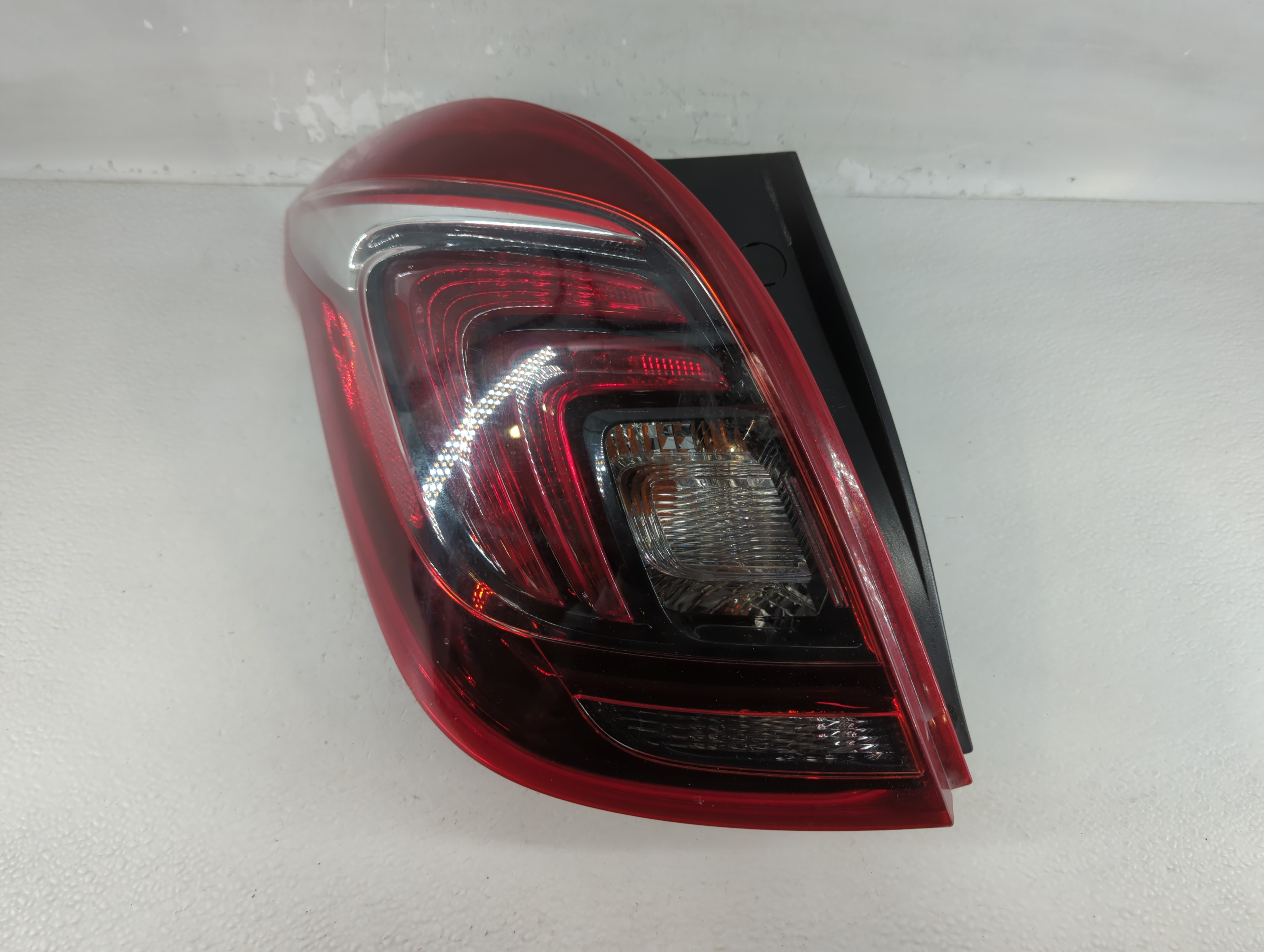 Picture of 2017-2021 Buick Encore Driver Left Side Tail Light Taillight Oem 785329