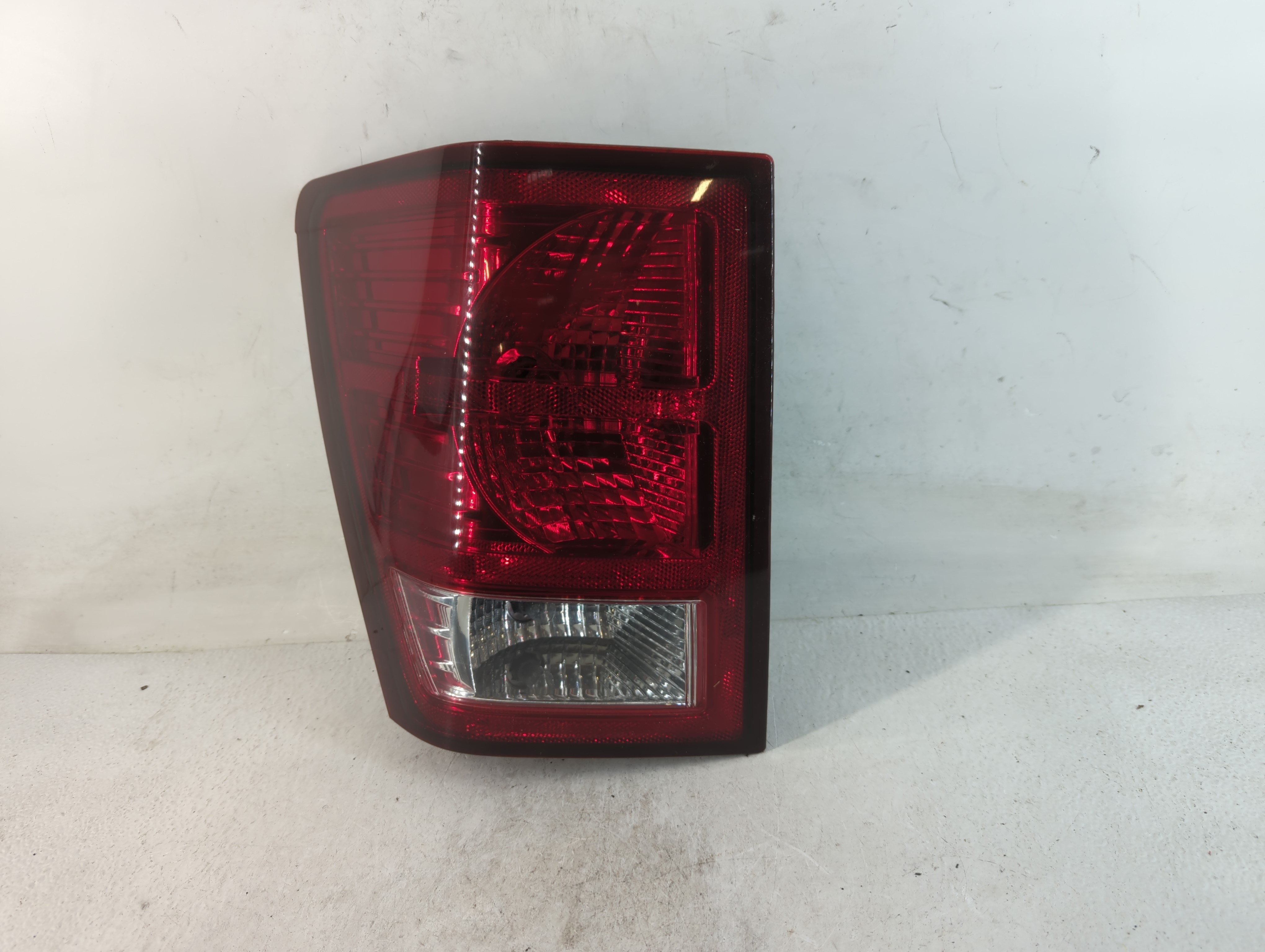 2007-2010 Jeep Grand Cherokee Driver Left Side Tail Light Taillight Oem 785424 - Oemusedautoparts1.com