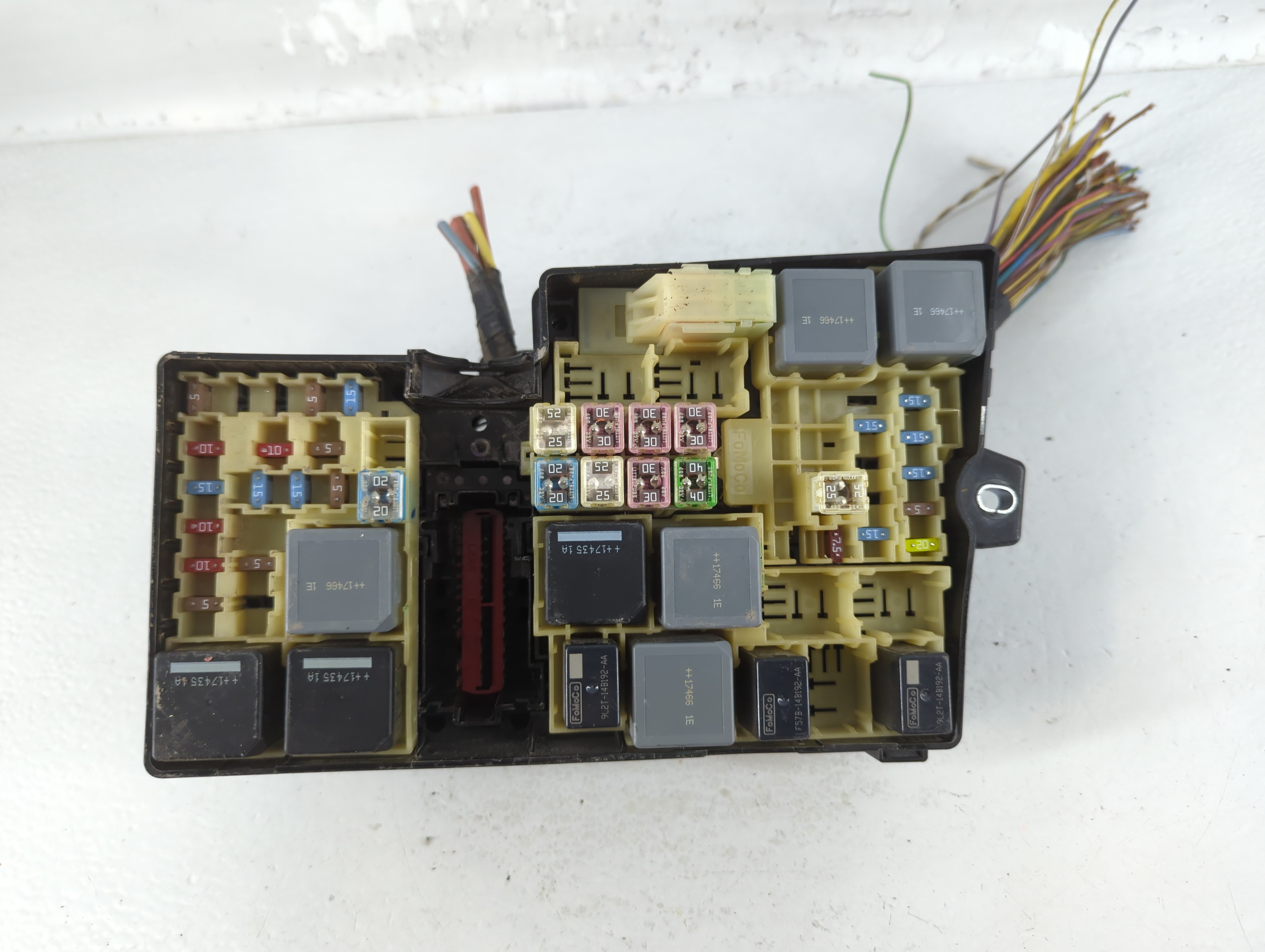 2017-2018 Ford Focus Fusebox Fuse Box Relay Module Av6t-14a142-ab 785434 - Oemusedautoparts1.com