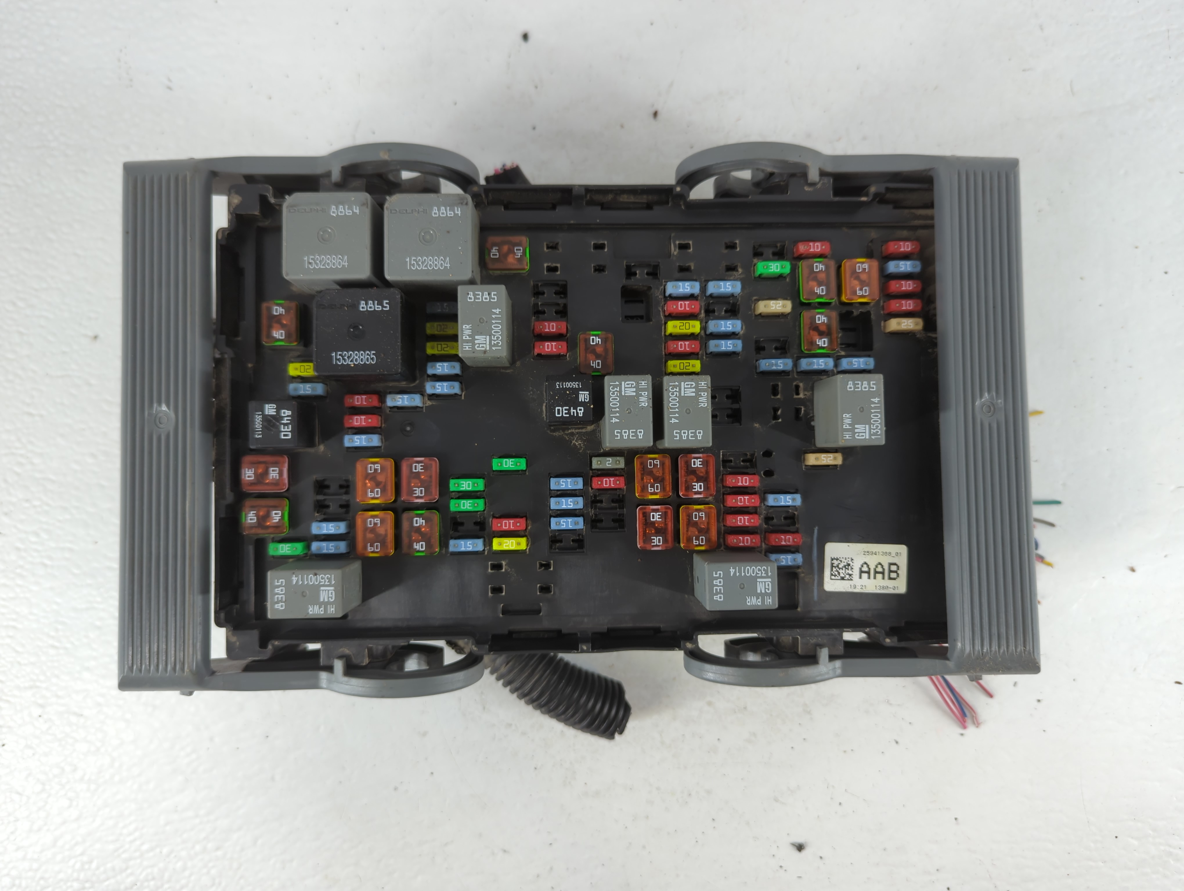 2010-2014 Cadillac Escalade Fusebox Fuse Box Relay Module 25941368 01 785457 - Oemusedautoparts1.com
