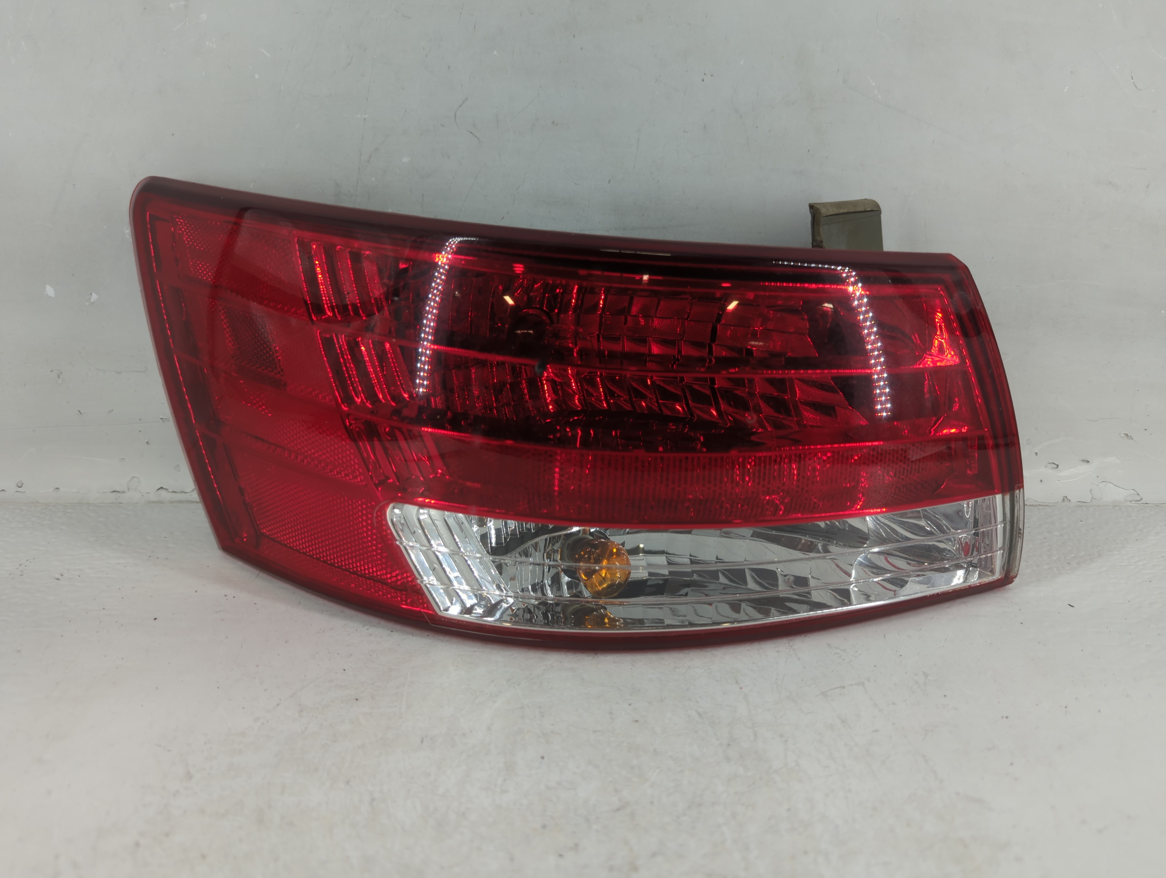 Picture of 2006-2008 Hyundai Sonata Passenger Right Side Tail Light Taillight Oem 785491