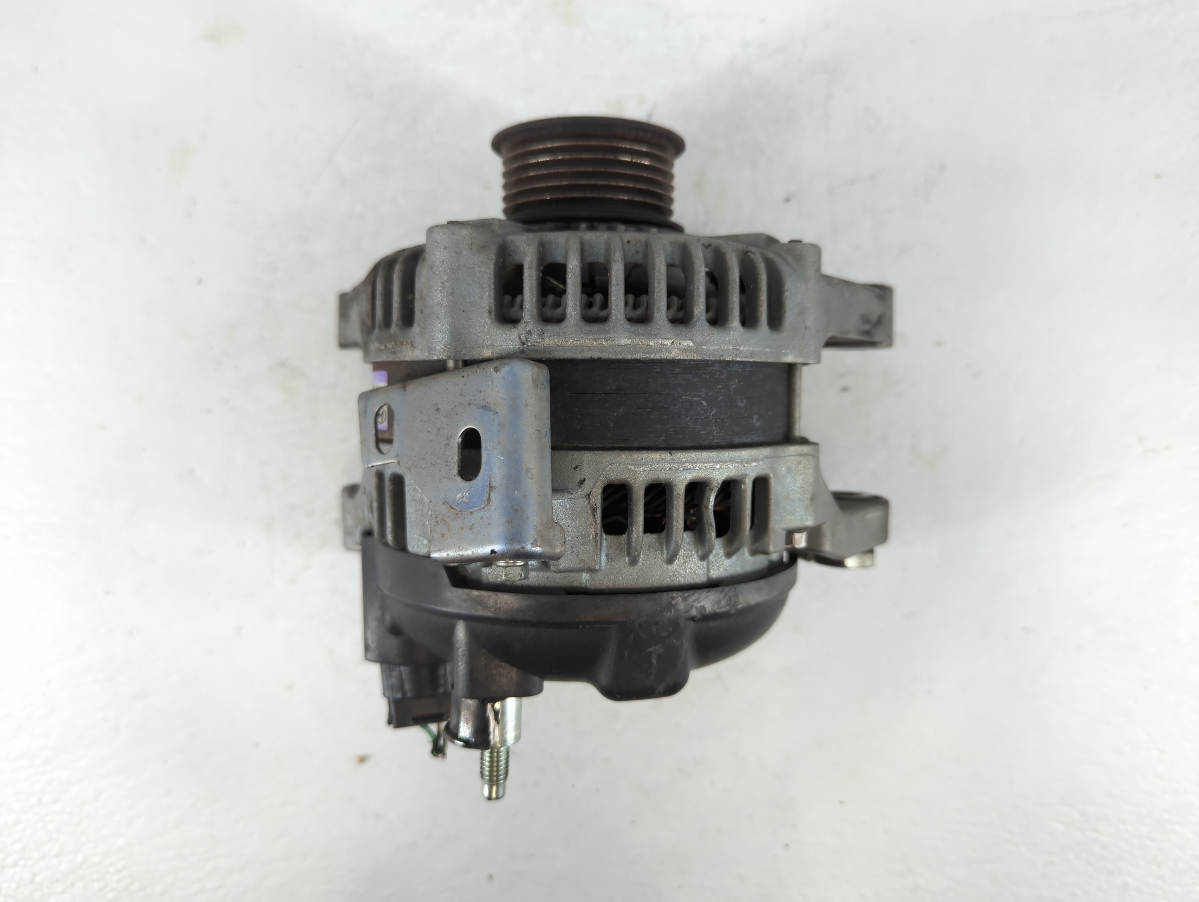 Picture of 2015 Hyundai Genesis Alternator Generator Charging Assembly Engine Oem 785778