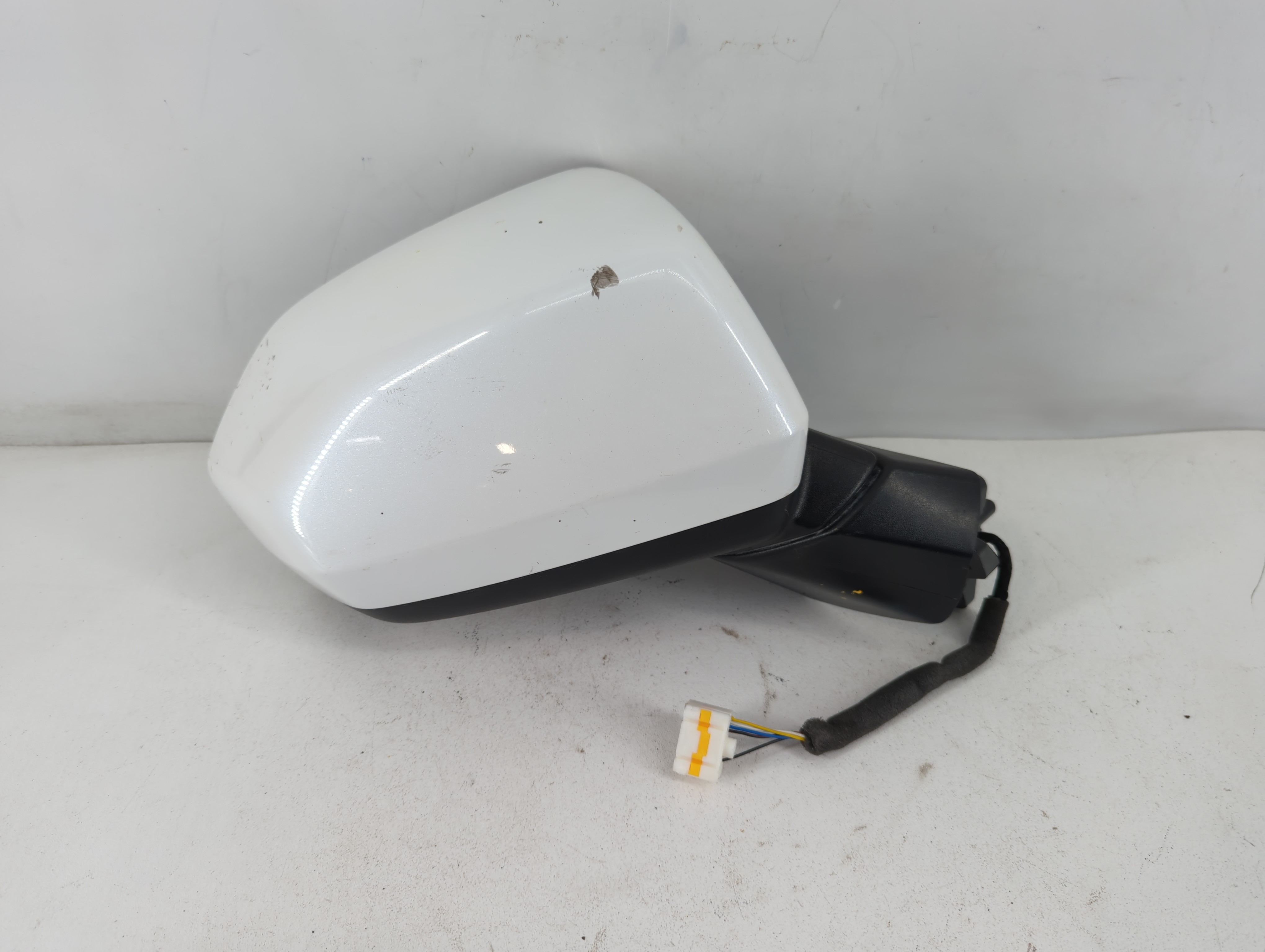 2016-2020 Nissan Rogue Driver Left Side View Power Door Mirror White 786099 - Oemusedautoparts1.com
