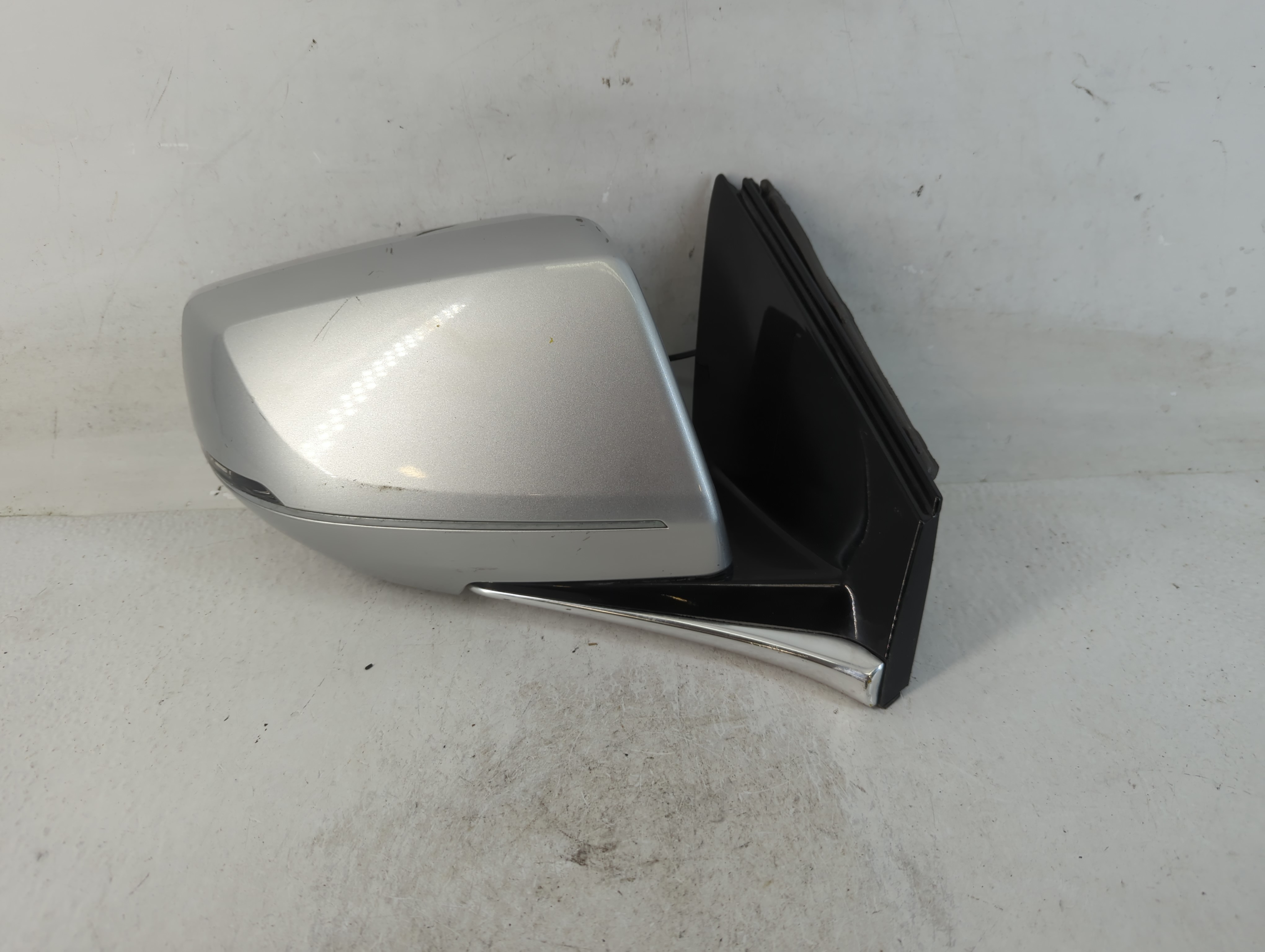 2016-2017 Cadillac Xts Passenger Right Side View Power Door Mirror Silver 786195 - Oemusedautoparts1.com