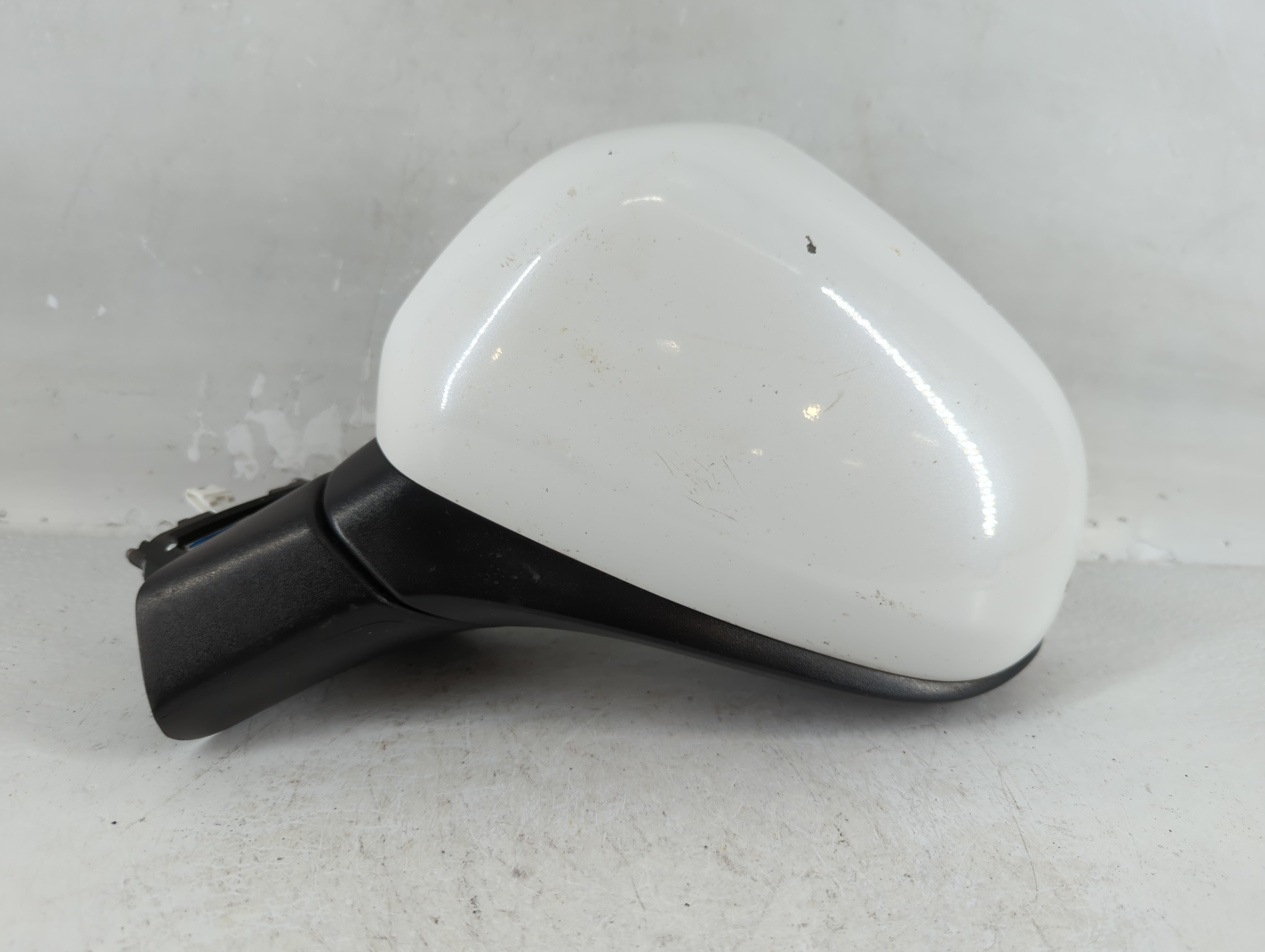 2019-2019 Hyundai Santa Fe Driver Left Side View Power Door Mirror White 786209 - Oemusedautoparts1.com