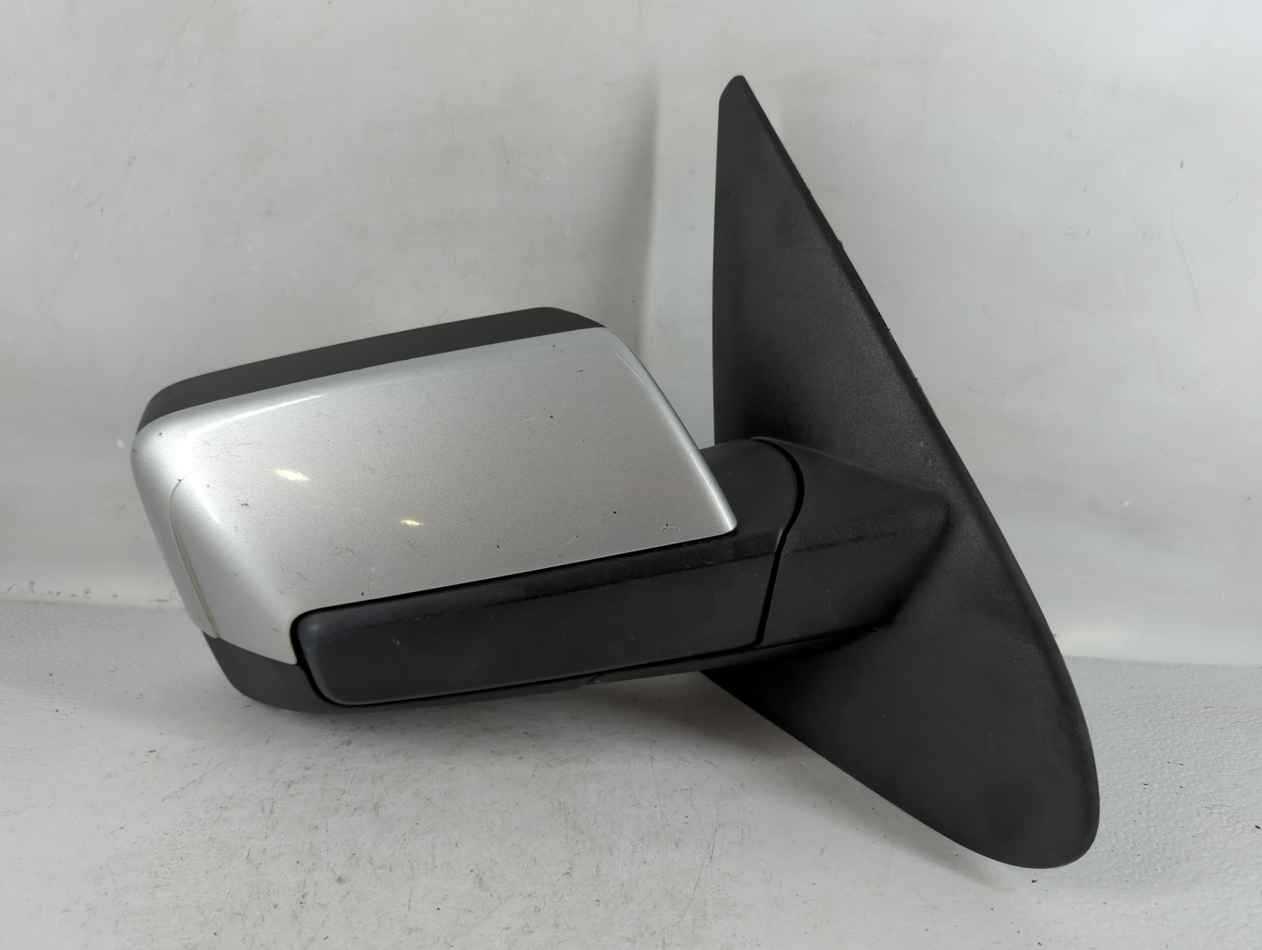 2010 Ford Expedition Passenger Right Side View Power Door Mirror Silver 786262 - Oemusedautoparts1.com