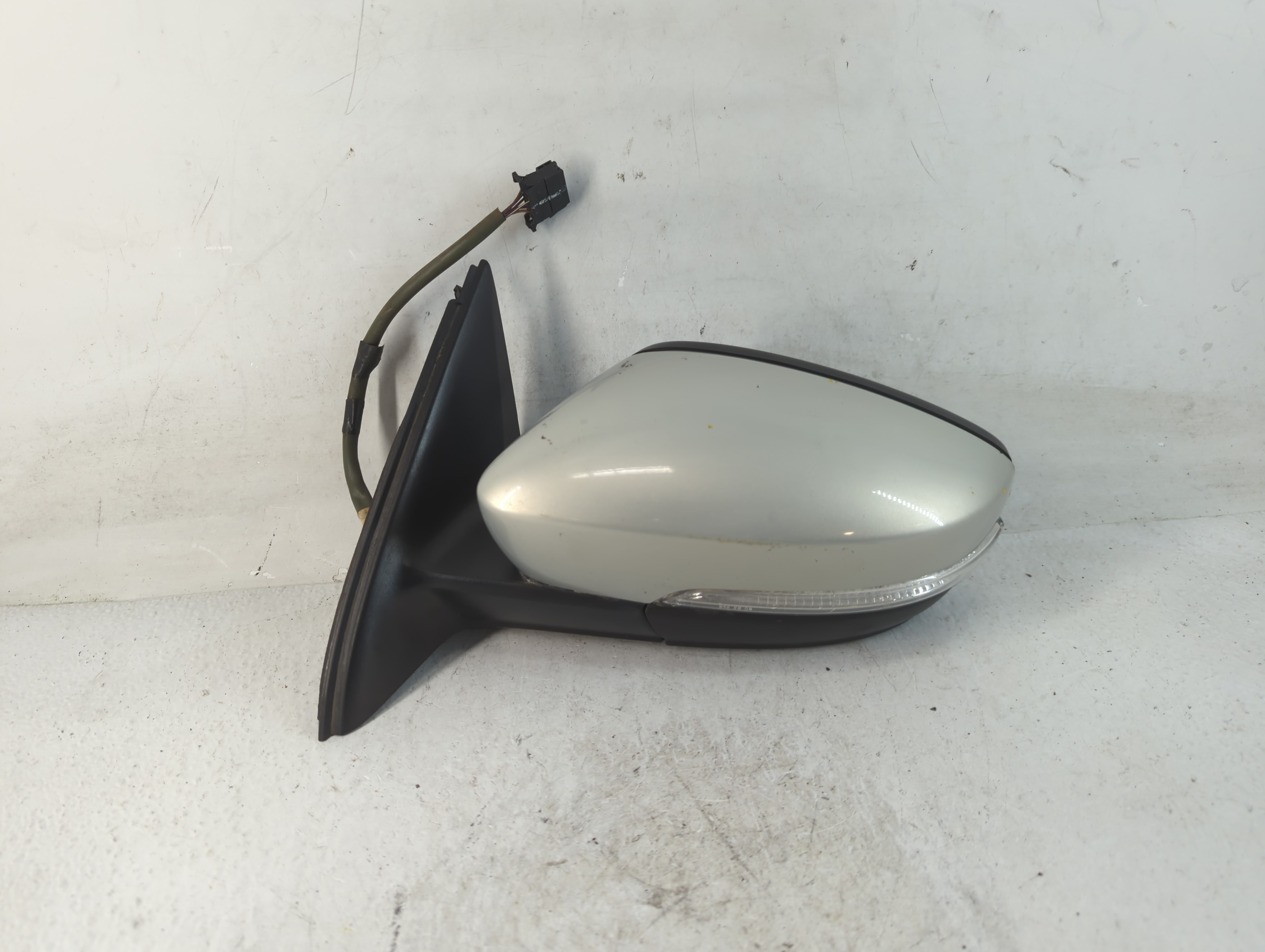 2015-2018 Volkswagen Jetta Driver Left Side View Power Door Mirror 786318 - Oemusedautoparts1.com