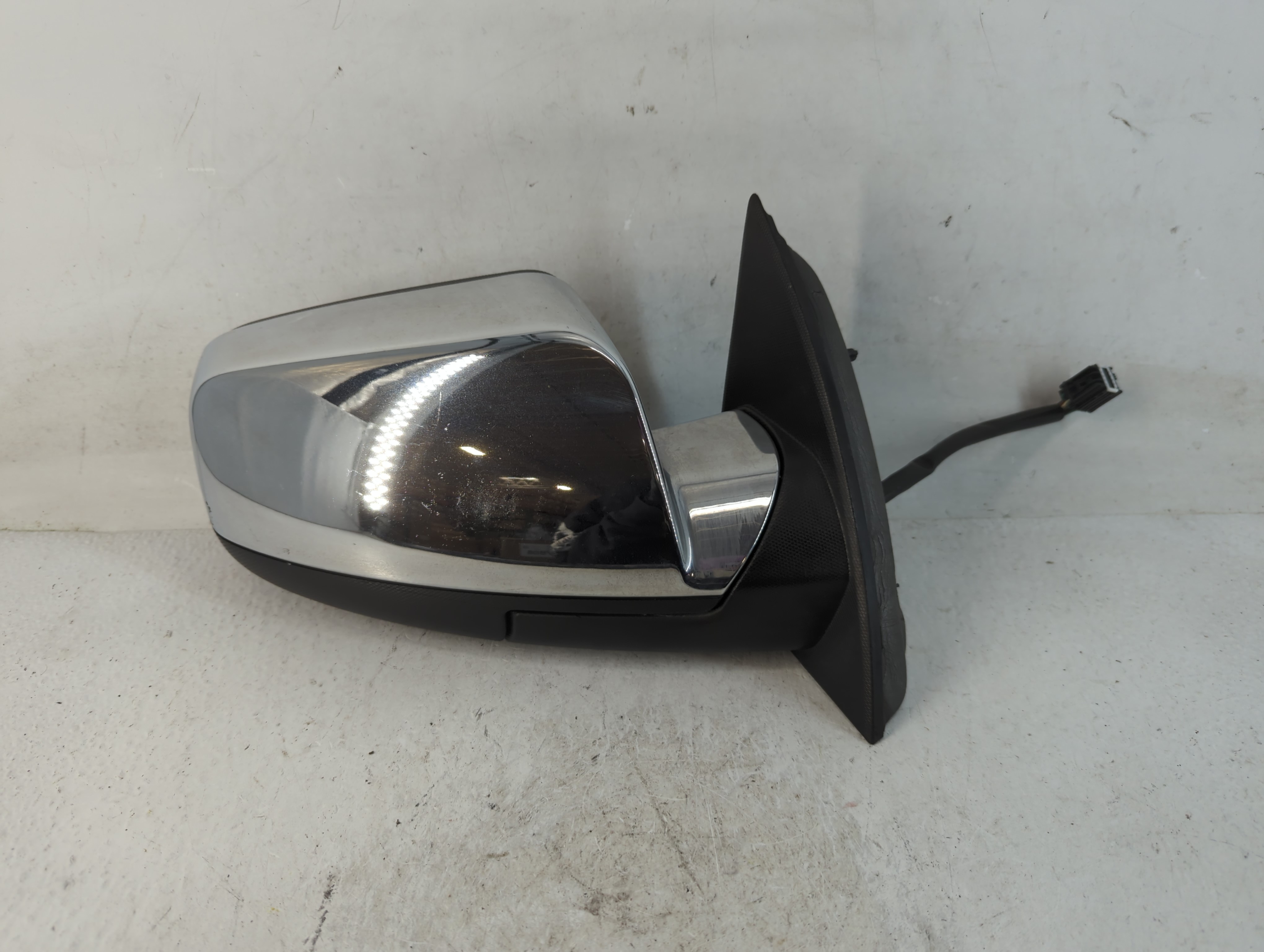 2010-2011 Chevrolet Equinox Driver Left Side View Power Door Mirror 786390 - Oemusedautoparts1.com