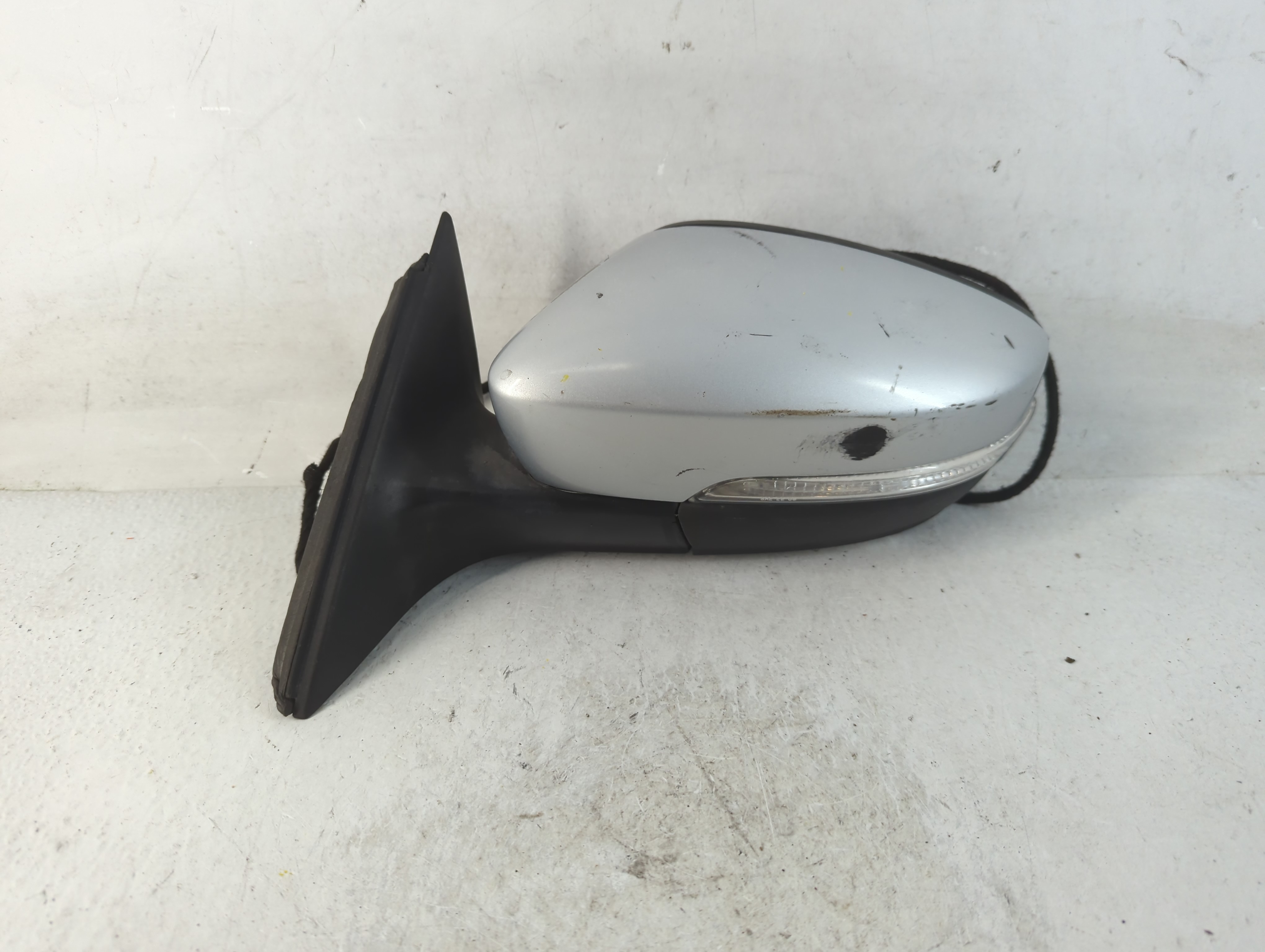 2013-2015 Volkswagen Passat Driver Left Side View Power Door Mirror 786402 - Oemusedautoparts1.com
