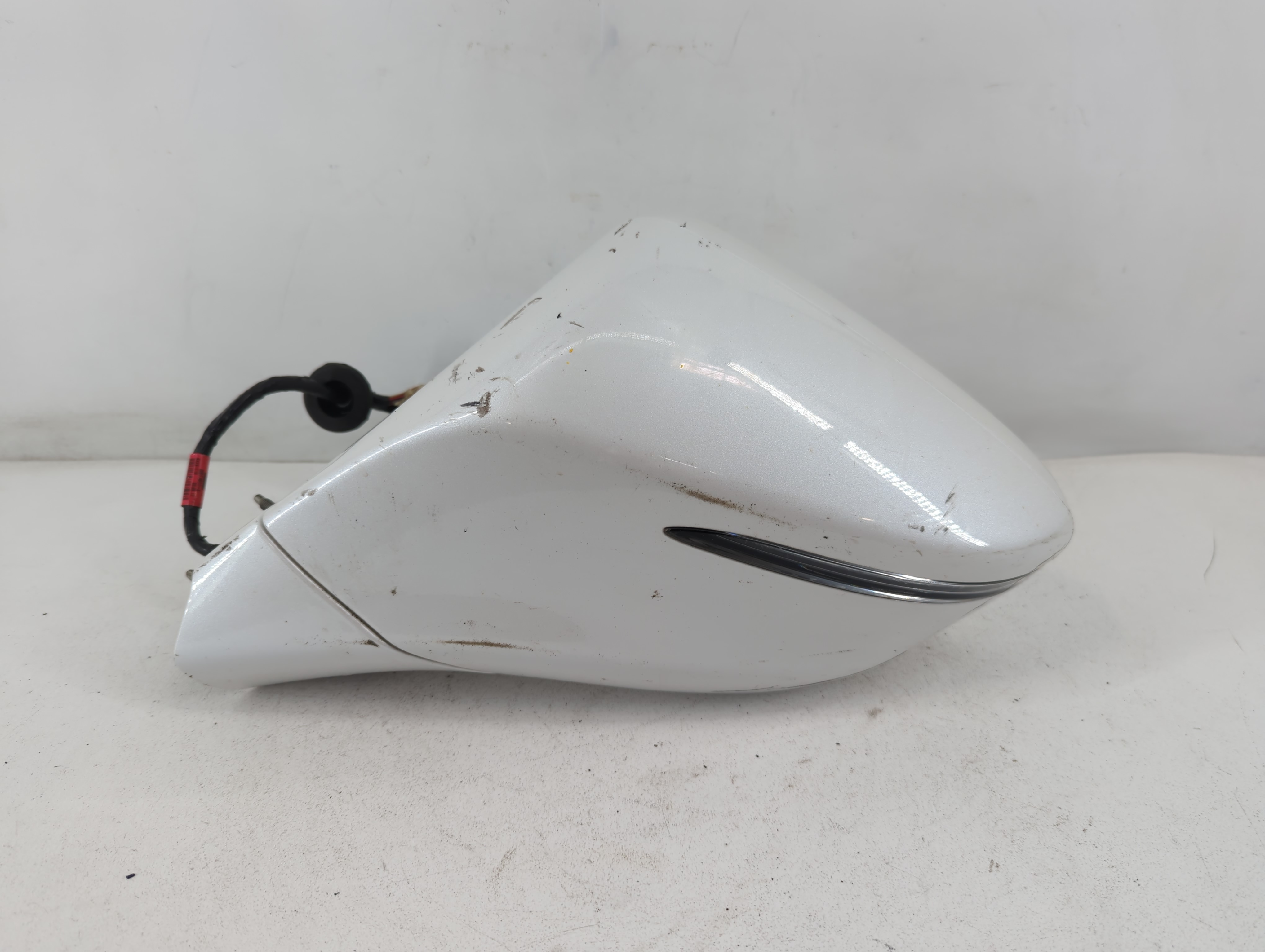 2018-2019 Buick Enclave Driver Left Side View Power Door Mirror White 786672 - Oemusedautoparts1.com