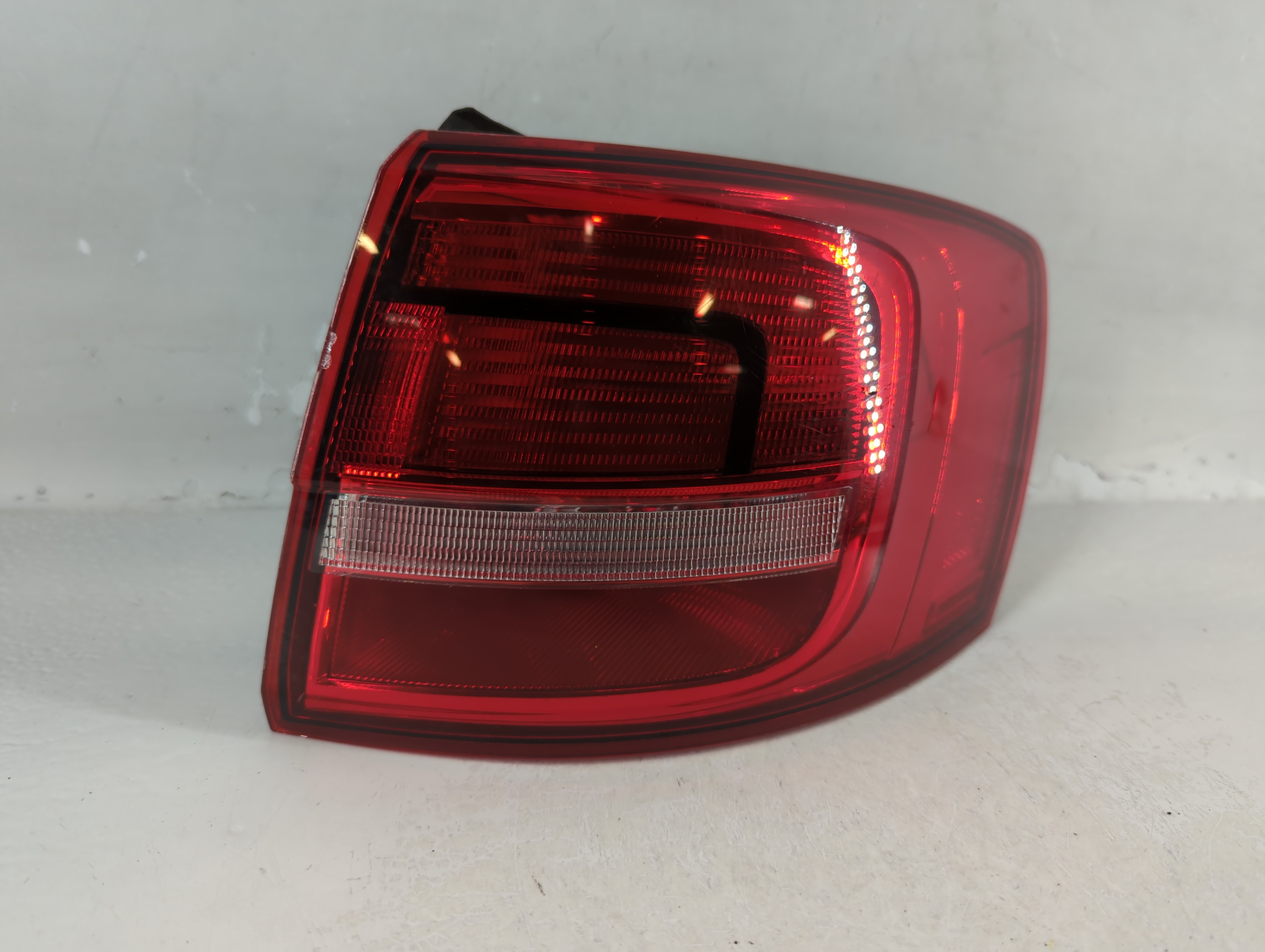 2015-2016 Volkswagen Jetta Passenger Right Side Tail Light Taillight Oem 787102 - Oemusedautoparts1.com