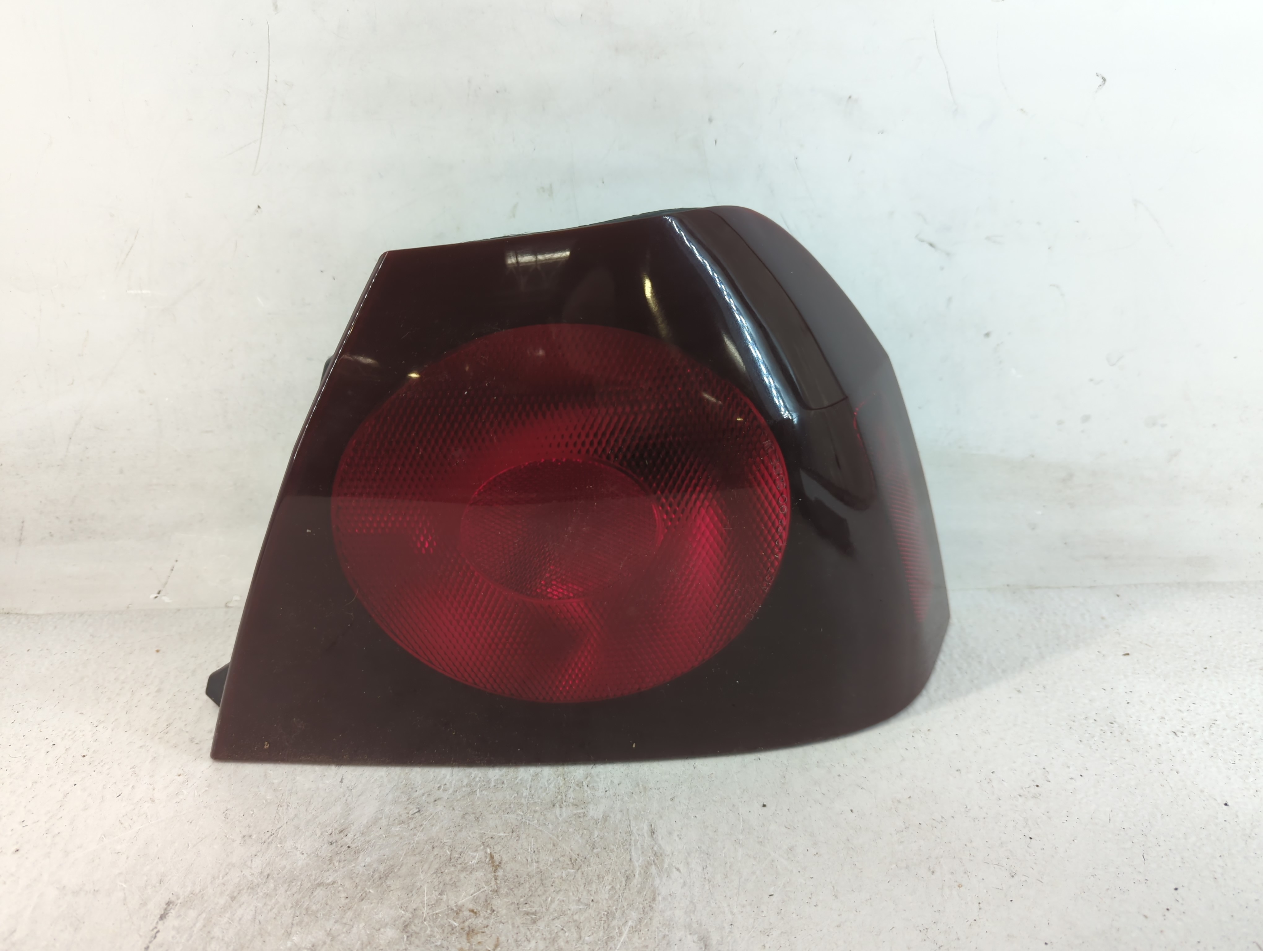 2002-2004 Chevrolet Impala Passenger Right Side Tail Light Taillight Oem 787104 - Oemusedautoparts1.com