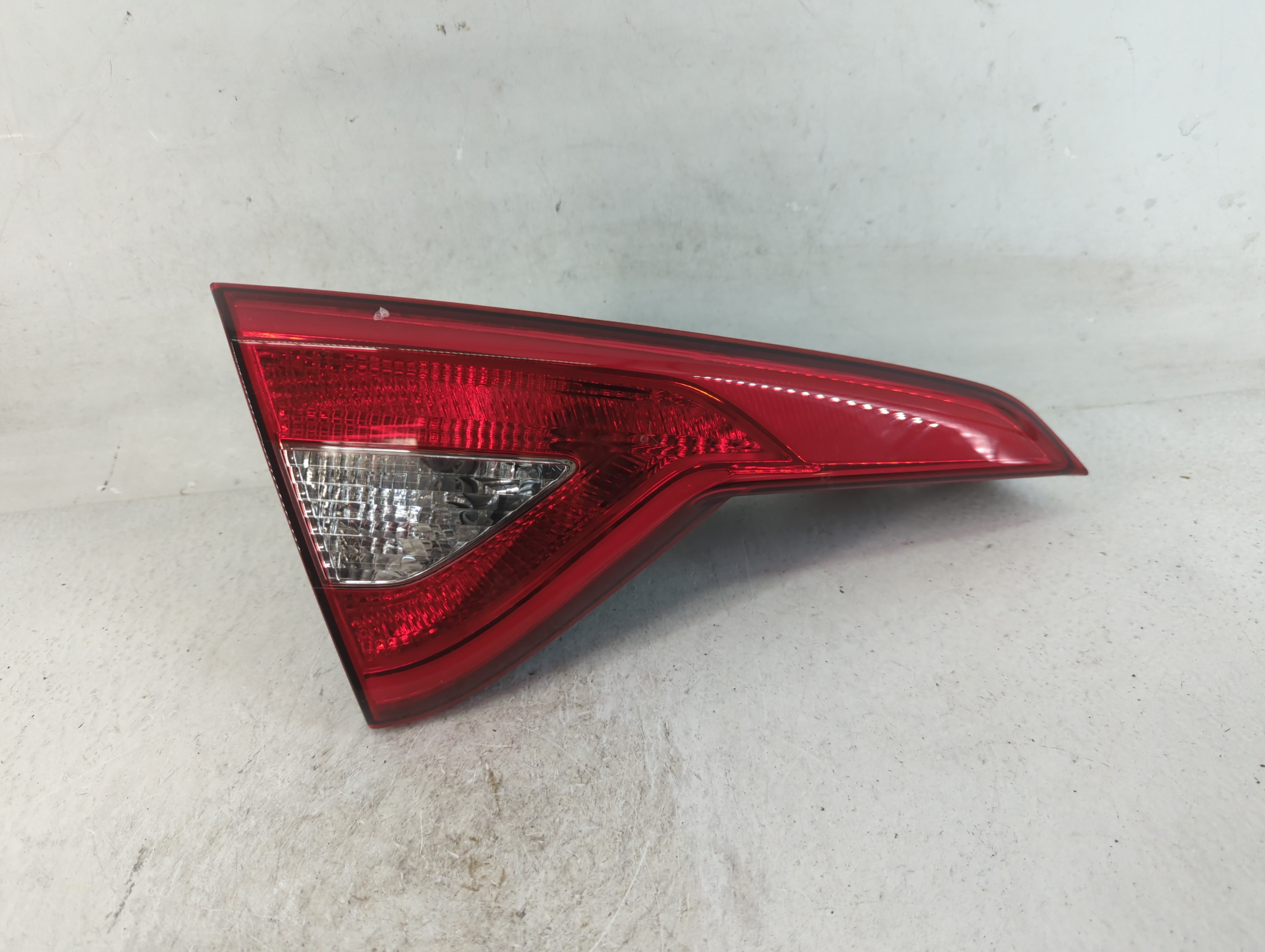 2015-2017 Hyundai Sonata Driver Left Side Tail Light Taillight Oem 787107 - Oemusedautoparts1.com