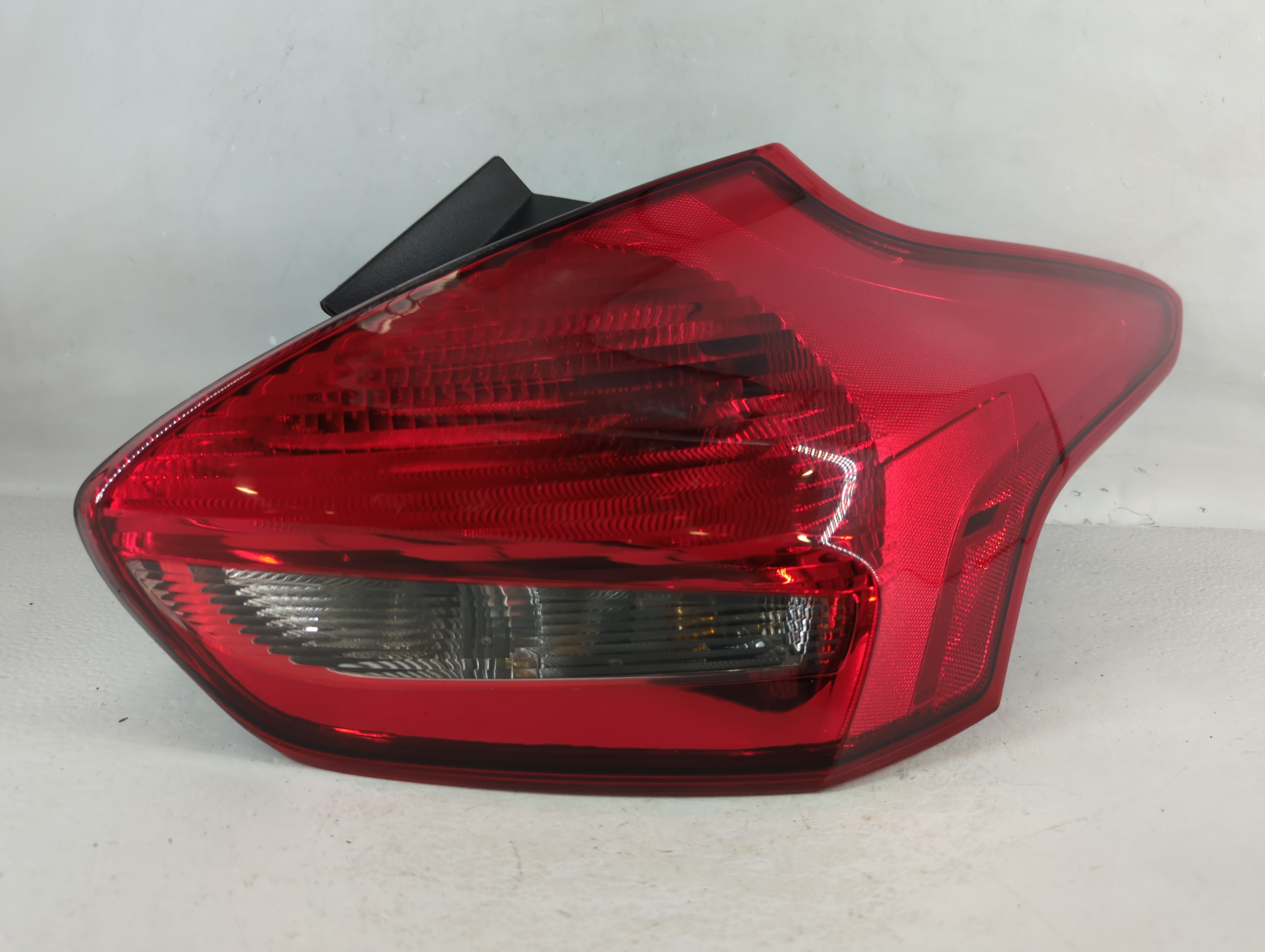 2015-2018 Ford Focus Passenger Right Side Tail Light Taillight Oem 787369 - Oemusedautoparts1.com