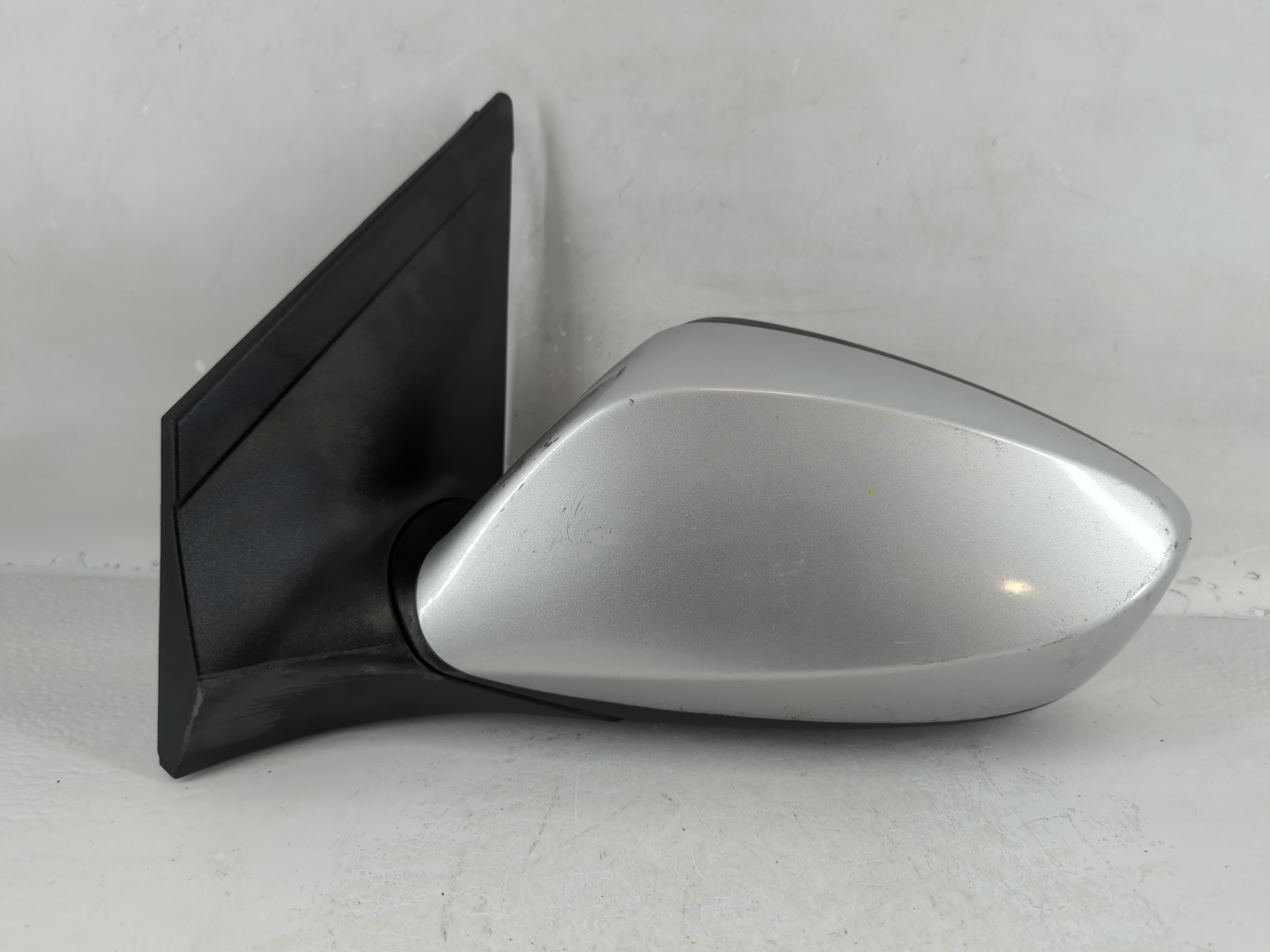 Hyundai Elantra Driver Left Side View Power Door Mirror Silver 787492 - Oemusedautoparts1.com