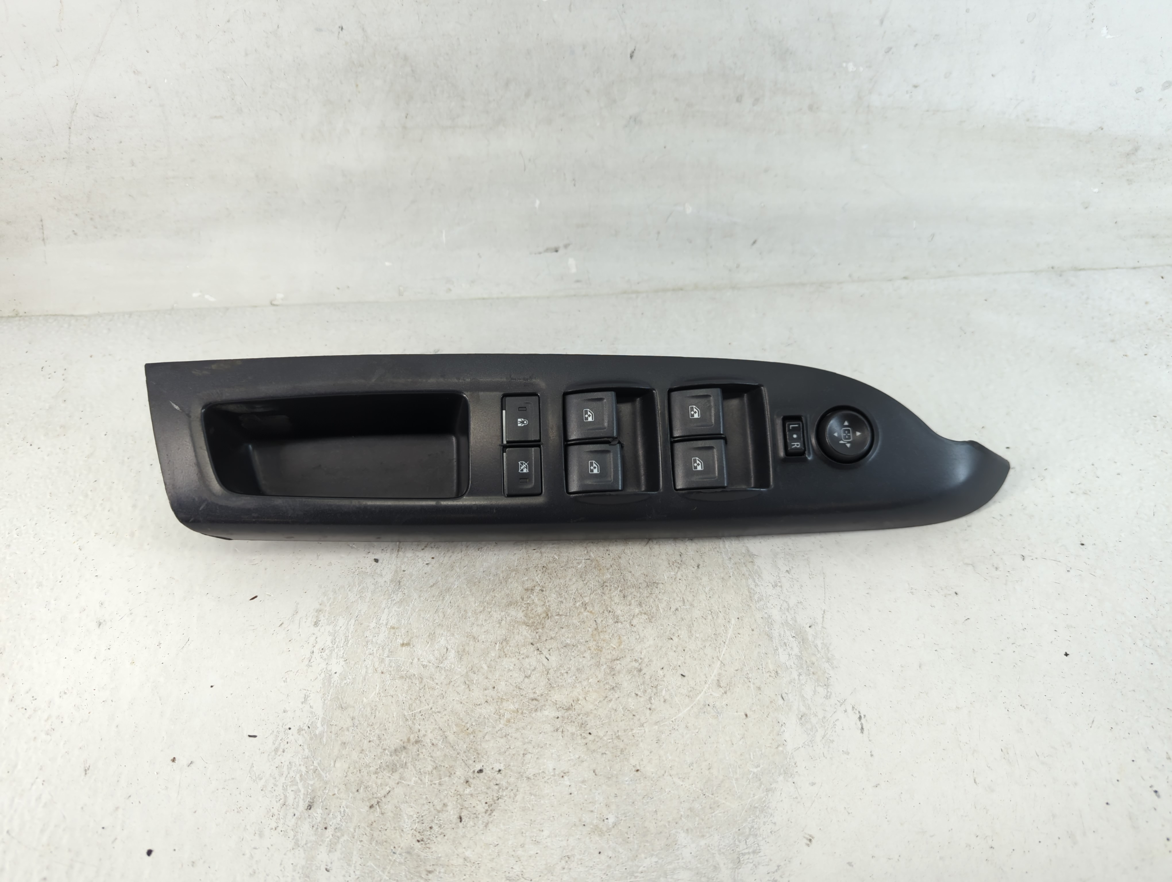 2014-2019 Gmc Sierra 1500 Driver Left Door Master Power Window Switch 787897 - Oemusedautoparts1.com