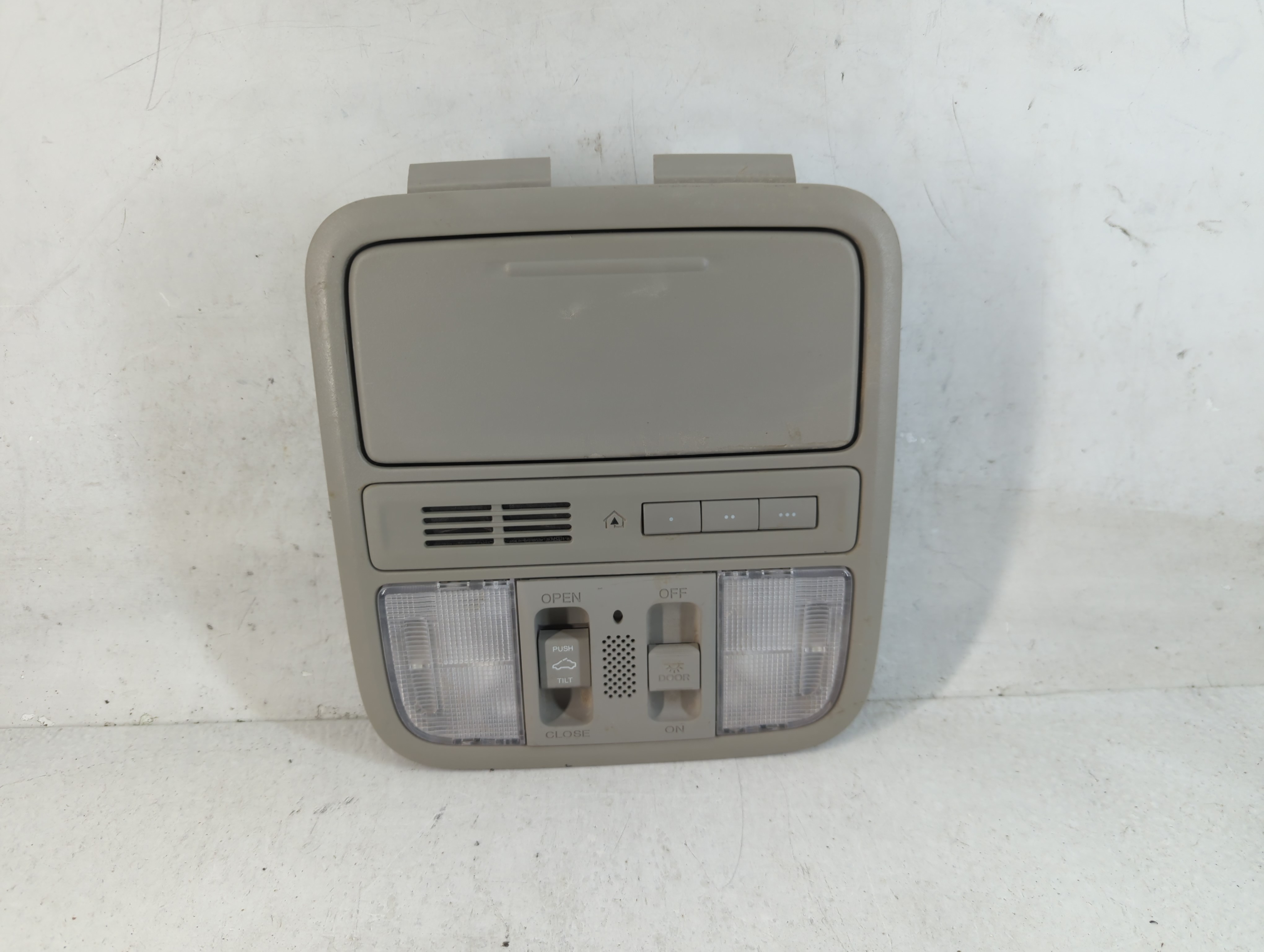 2015 Honda Odyssey Overhead Roof Console 788016 - Oemusedautoparts1.com