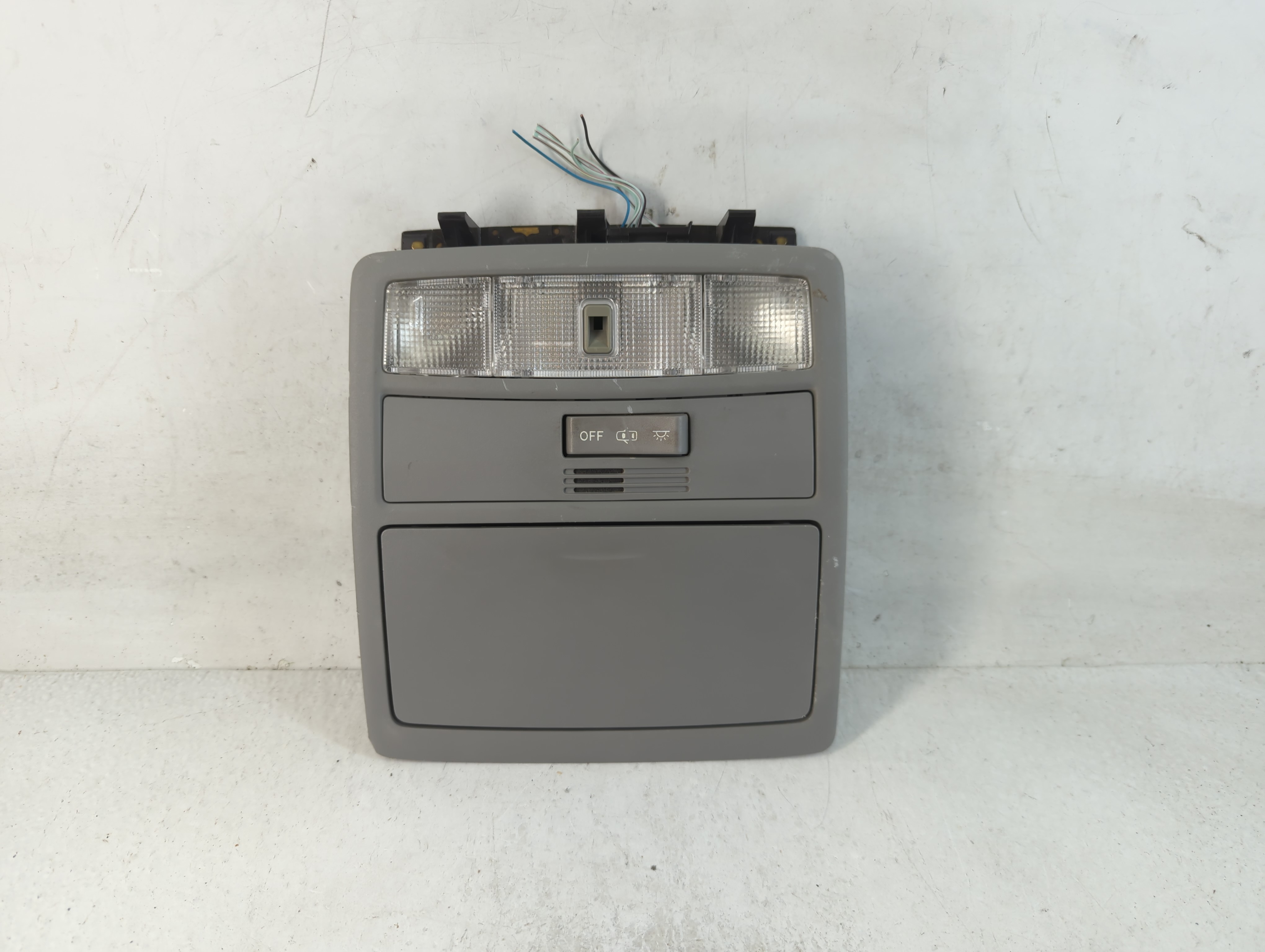 2013 Toyota Highlander Overhead Roof Console 788043 - Oemusedautoparts1.com
