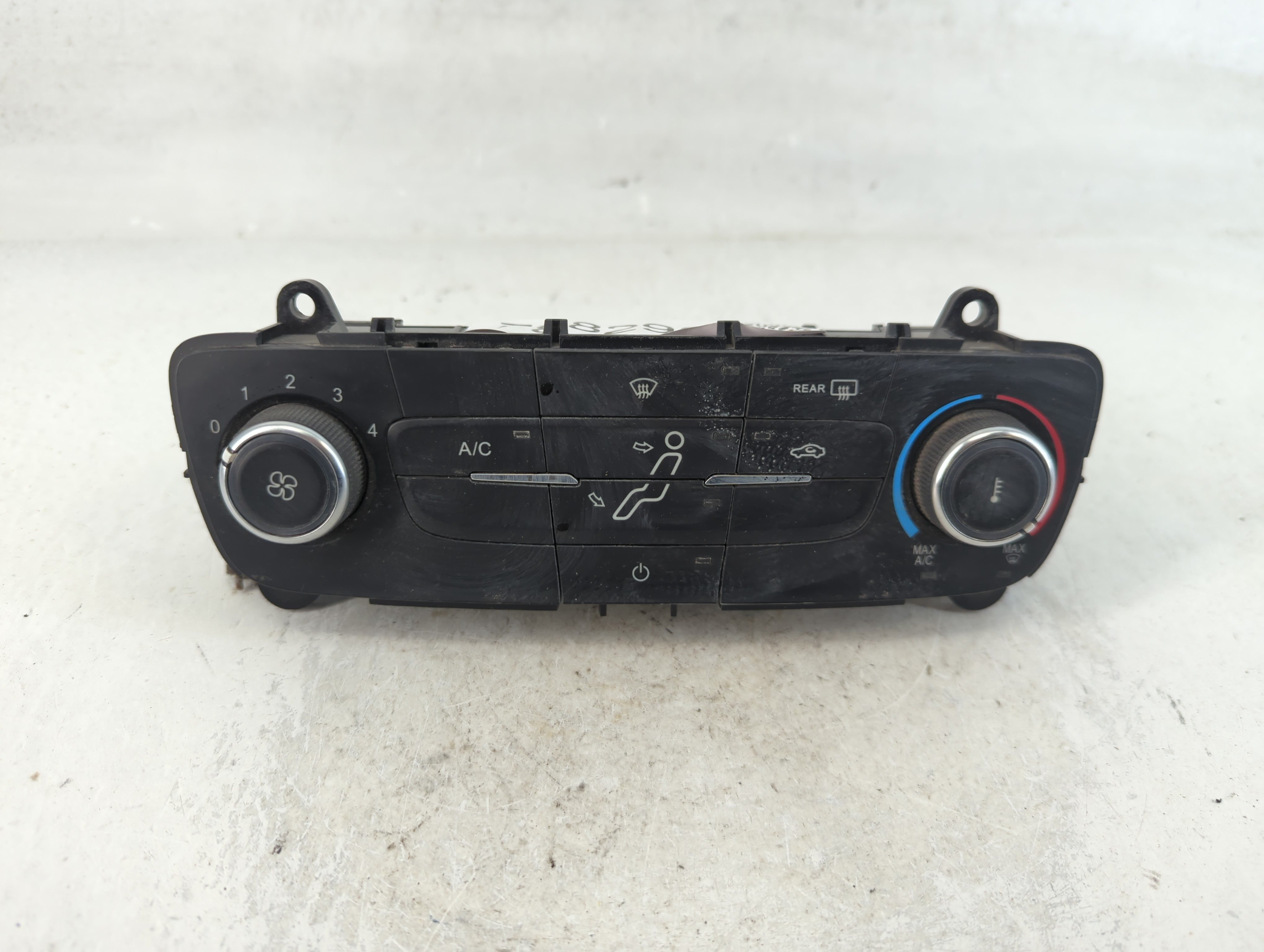 2015-2018 Ford Focus Ac Heater Climate Control F1et-19980-jj 788293 - Oemusedautoparts1.com