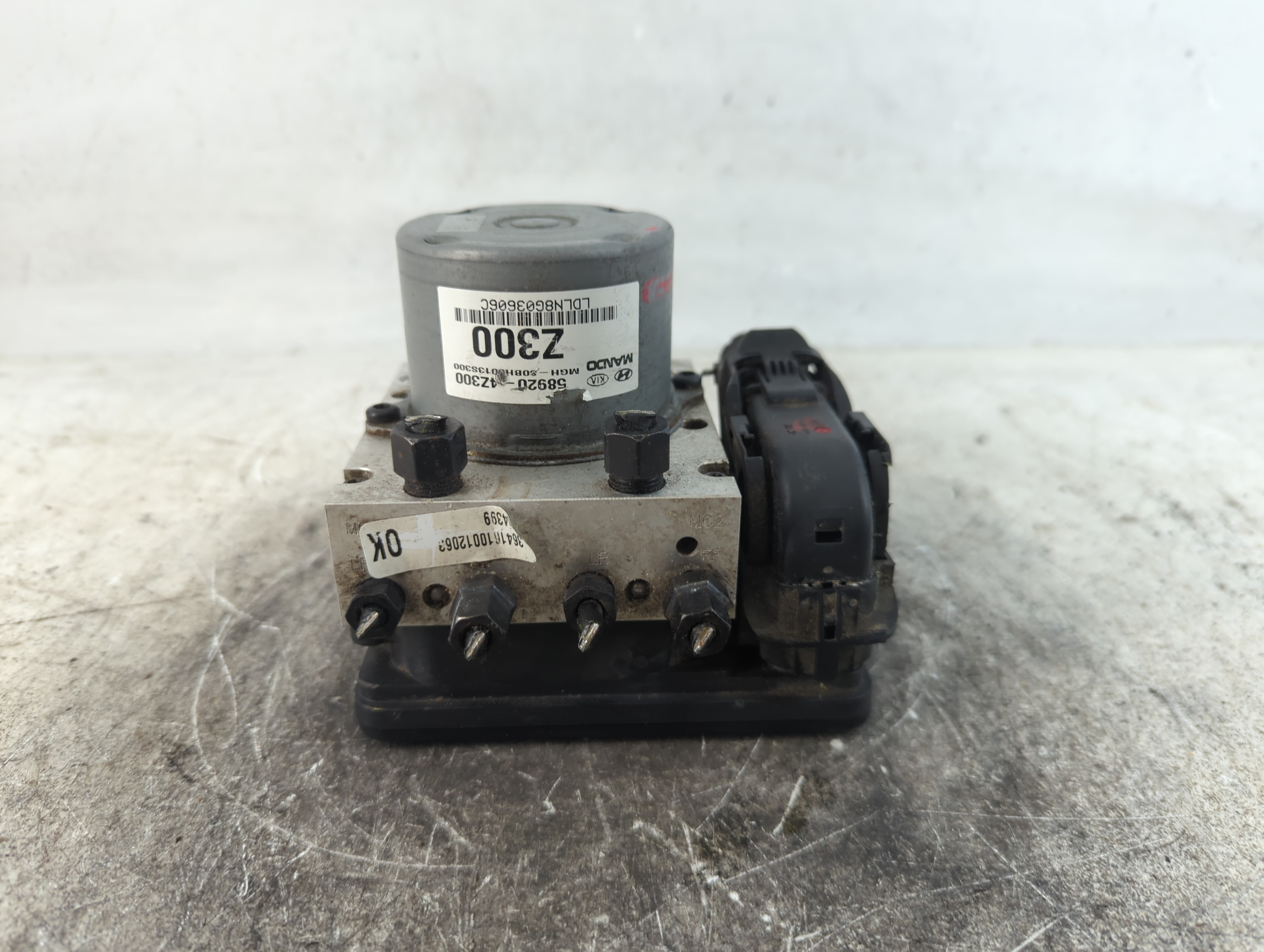 2017-2018 Hyundai Santa Fe Abs Pump Control Module 788551 - Oemusedautoparts1.com