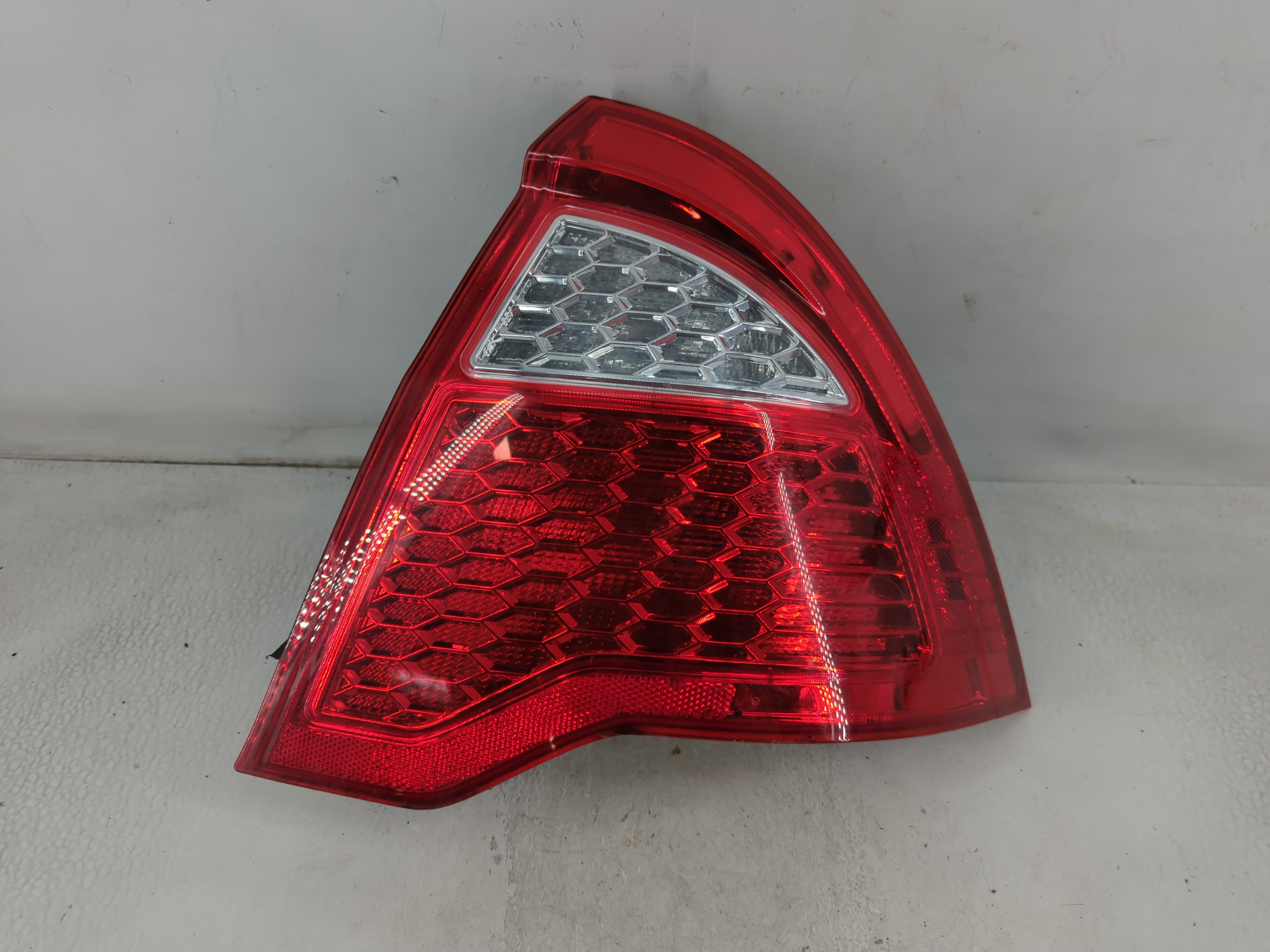 Picture of 2010-2012 Ford Fusion Passenger Right Side Tail Light Taillight Oem 789614