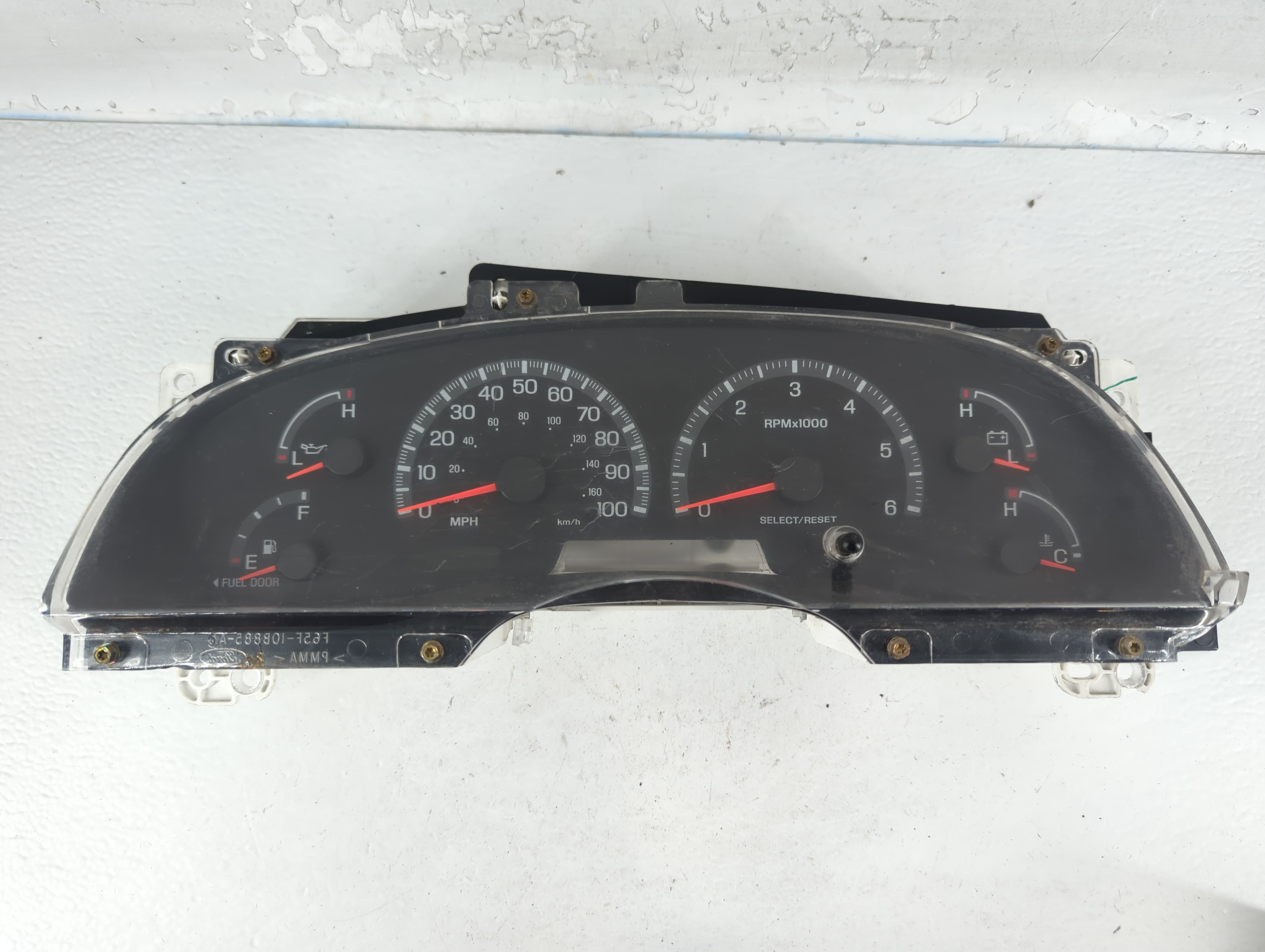 Picture of 2000-2001 Ford F-150 Speedometer Instrument Cluster Gauges 789685