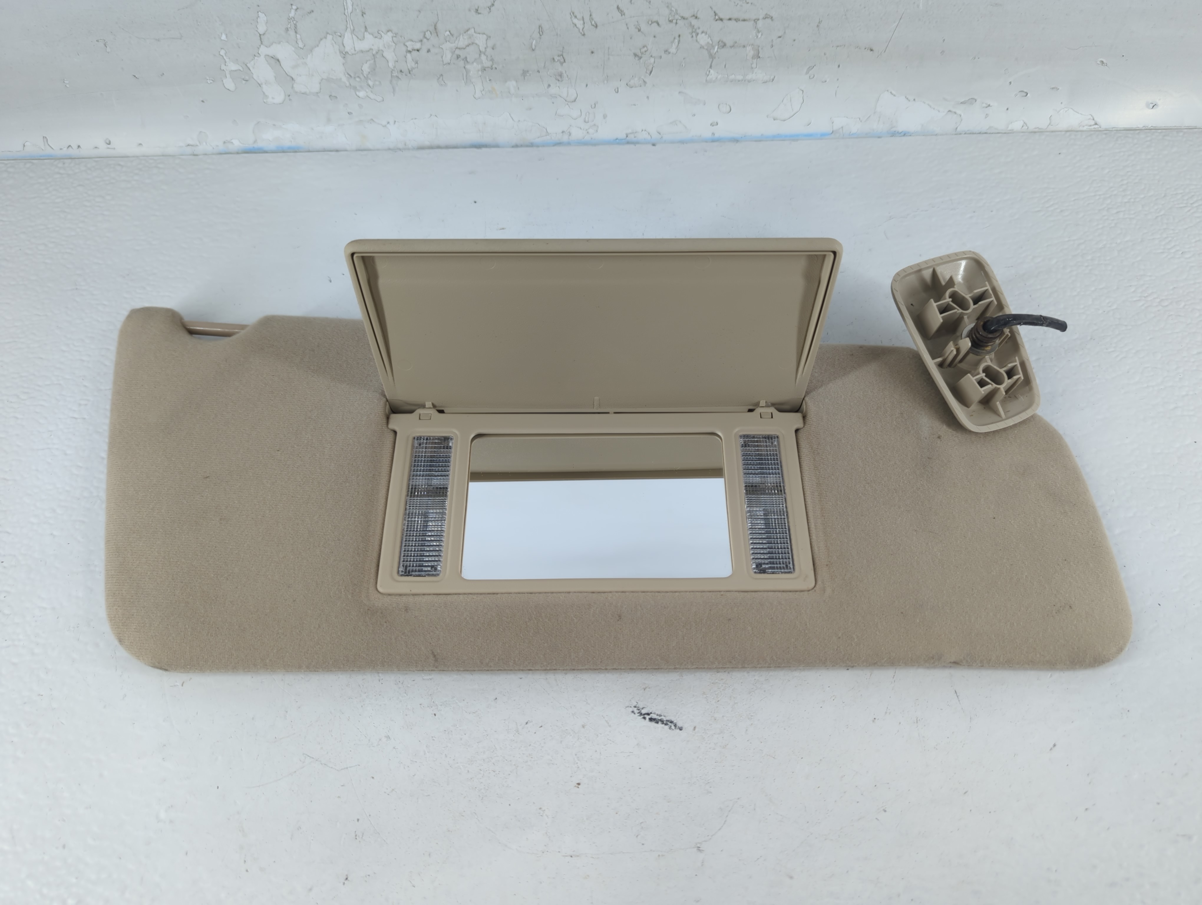 Picture of 2004-2008 Ford F-150 Passenger Sun Visor Mirror Right Sunvisor 790019