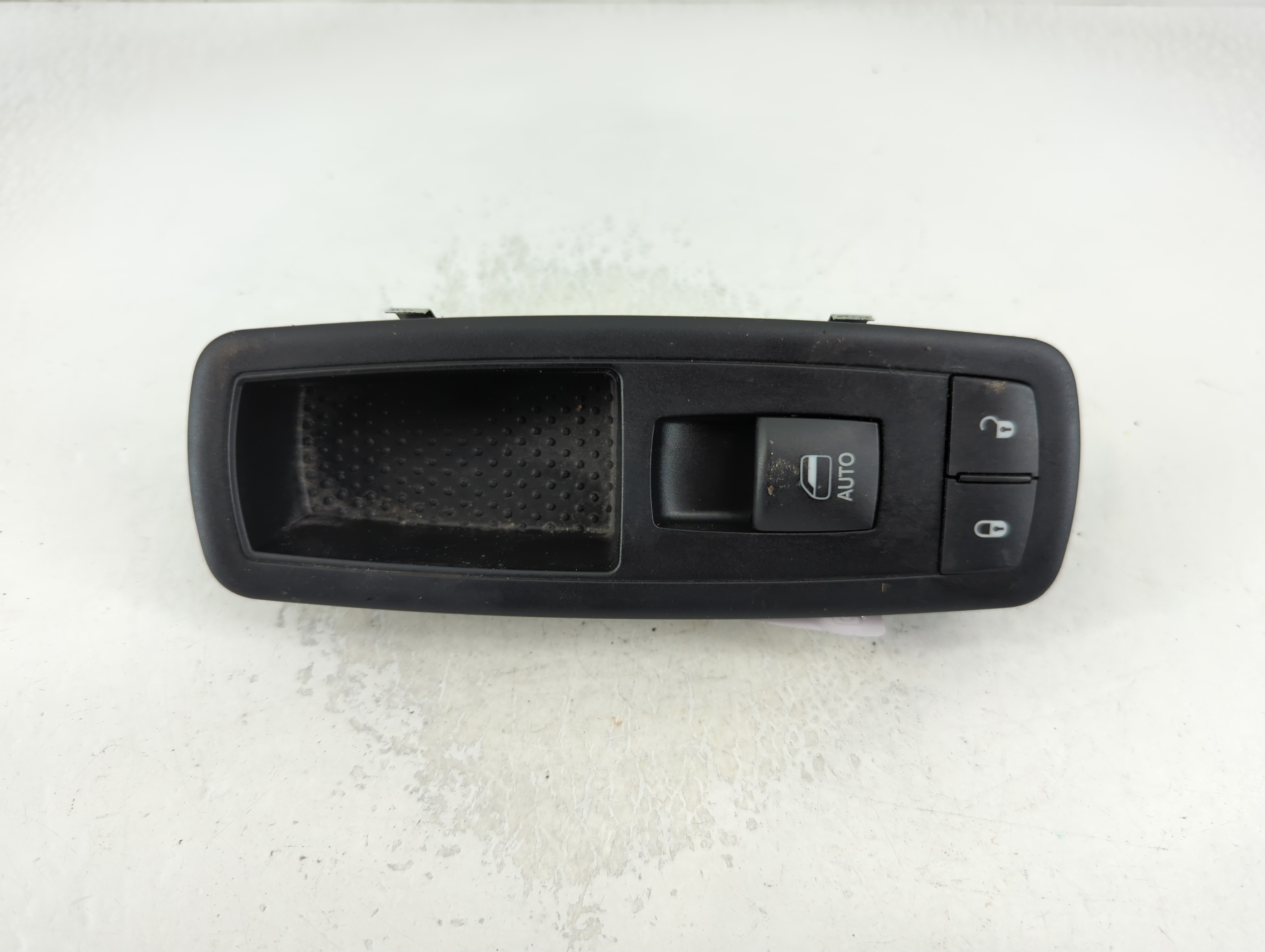2014 Chevrolet Silverado 1500 Driver Left Door Master Power Window Switch 790942 - Oemusedautoparts1.com