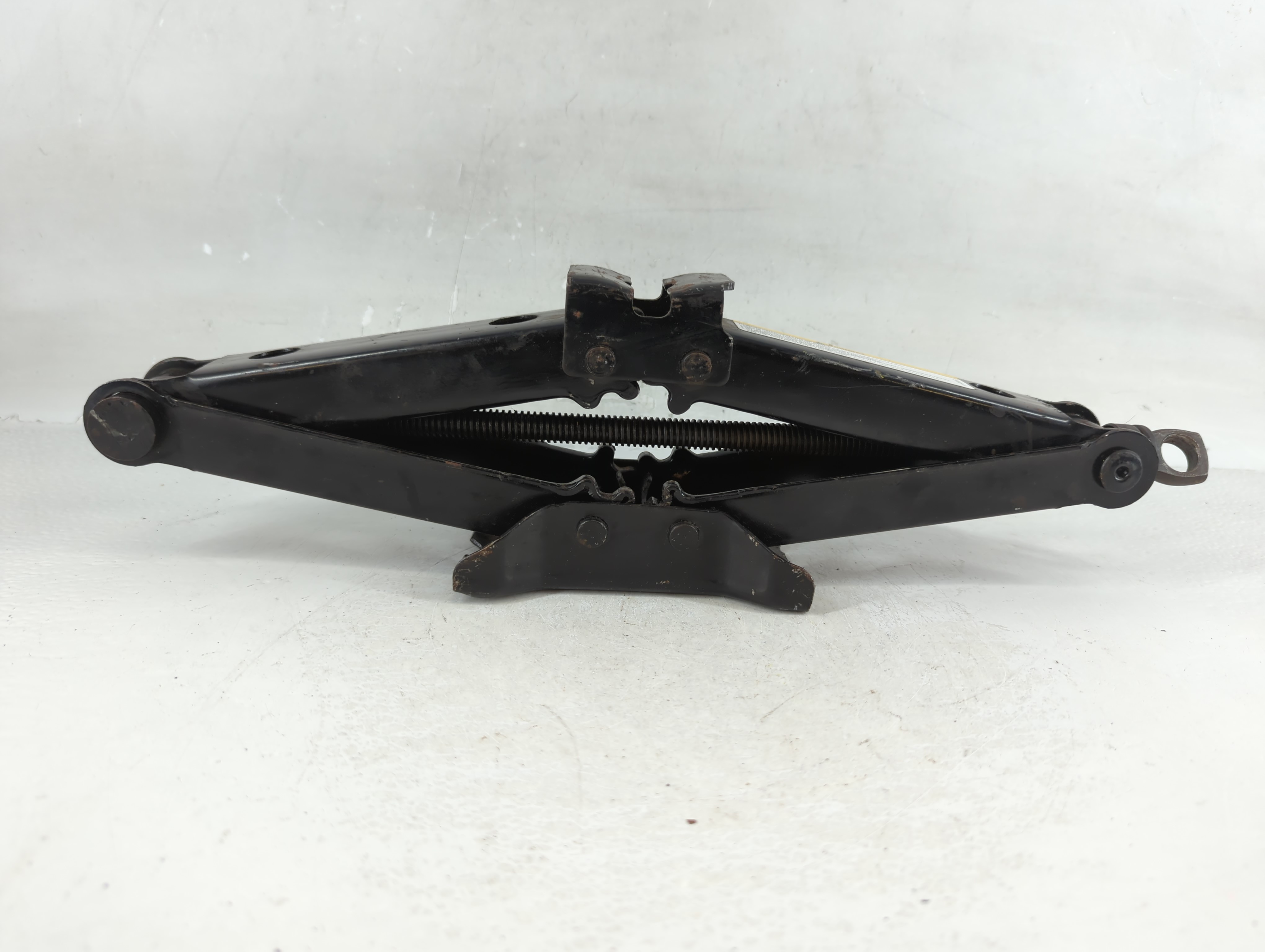 2008 Saturn Vue Spare Scissor Car Jack 791201 - Oemusedautoparts1.com