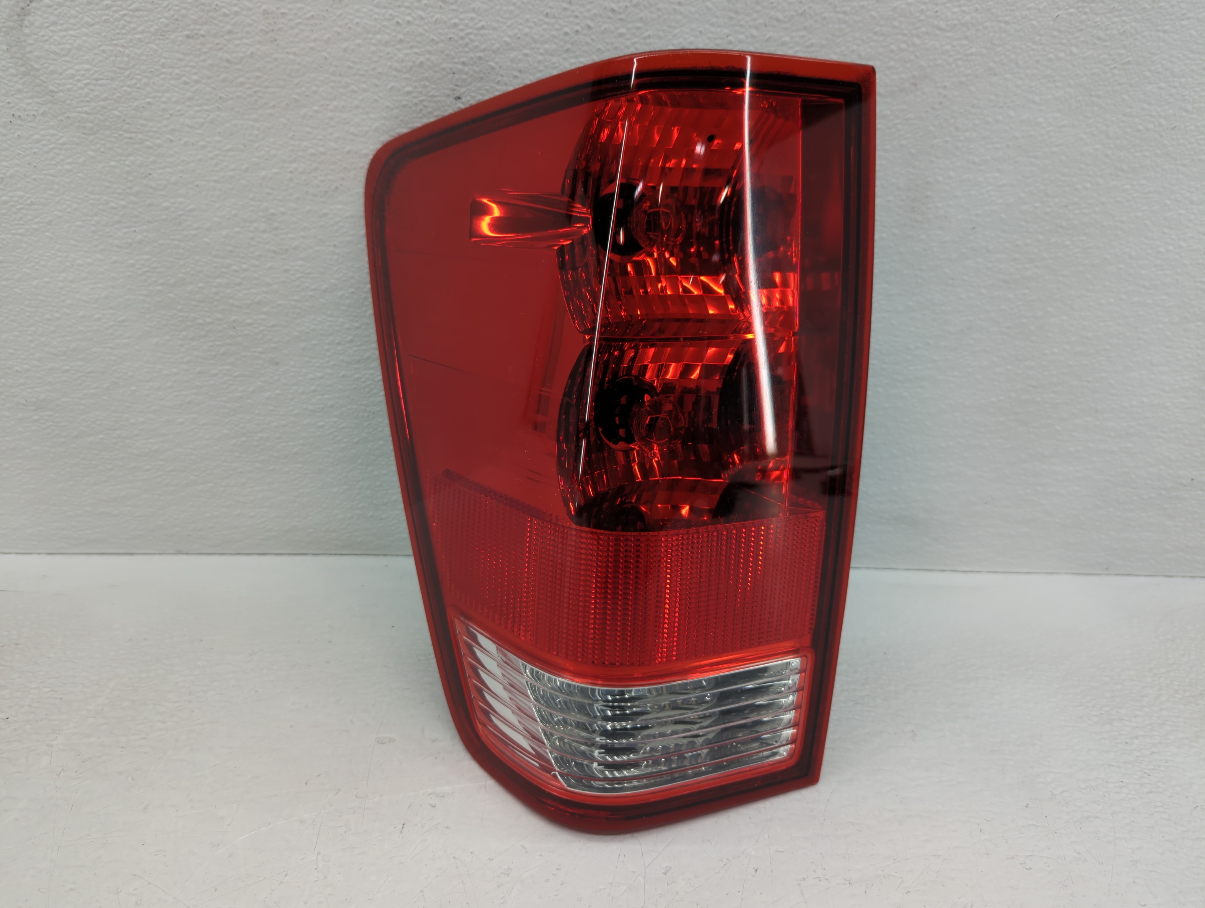 Picture of 2004-2015 Nissan Titan Driver Left Side Tail Light Taillight Oem 791436