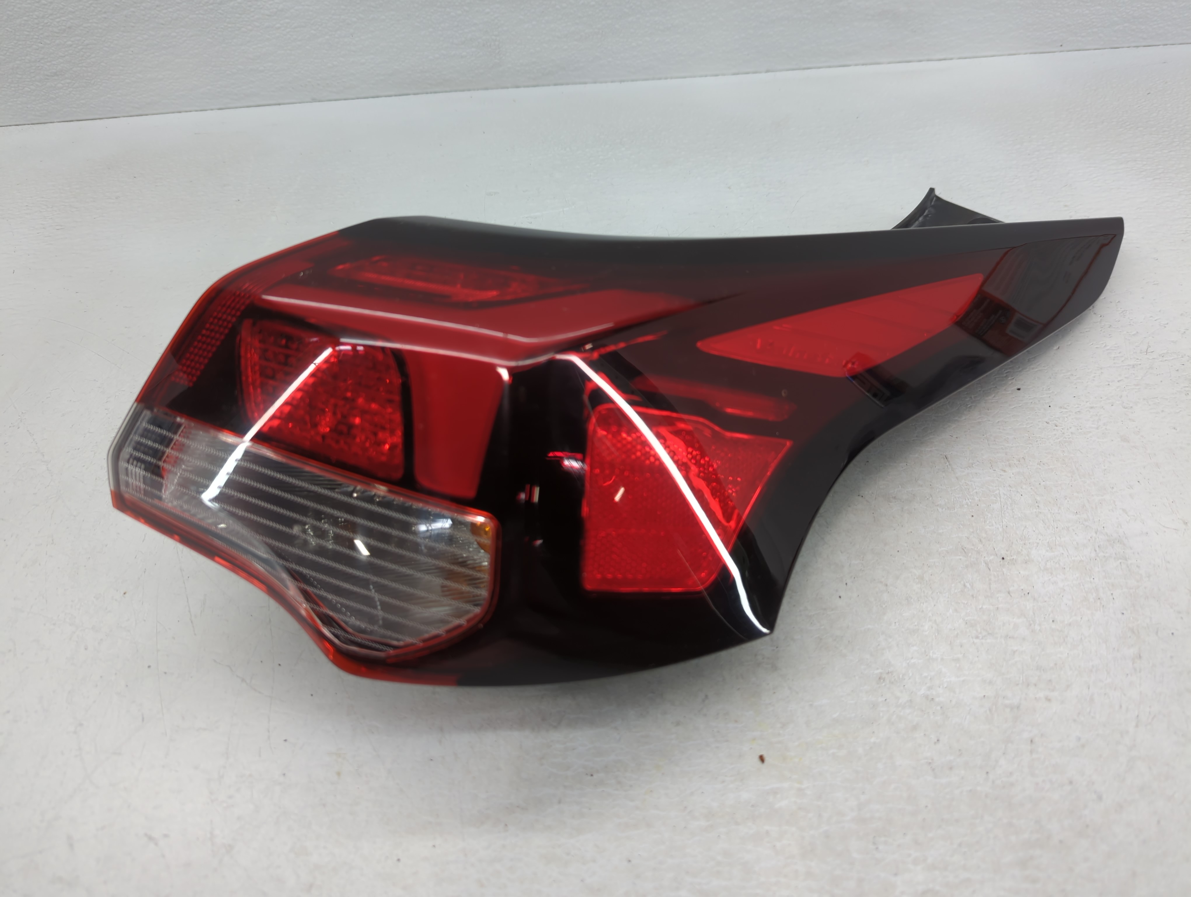 Picture of 2019-2020 Hyundai Veloster Passenger Right Side Tail Light Taillight Oem 791537