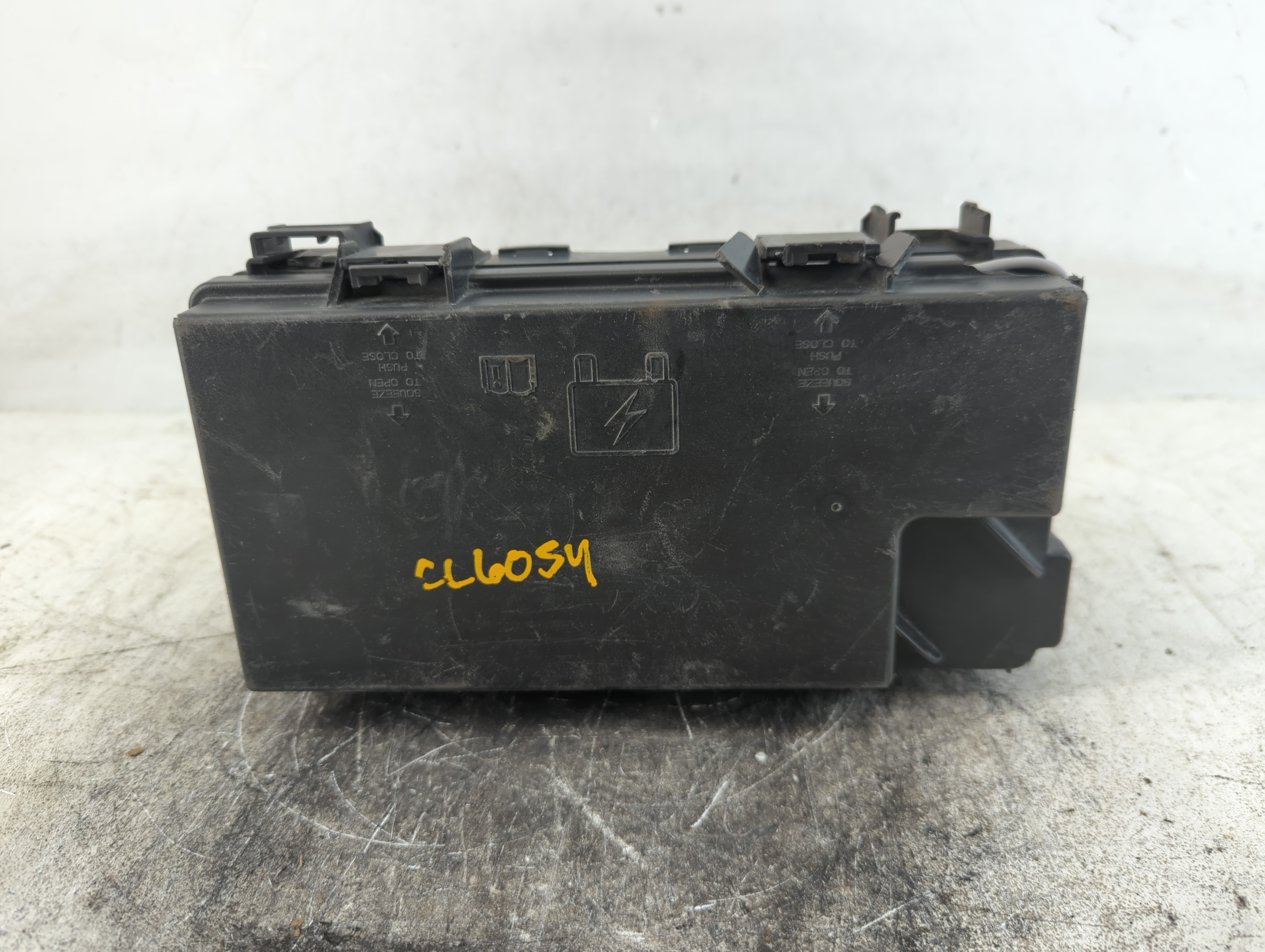 2011 Chrysler Town & Country Chassis Control Module Ccm Bcm Body Control 791545 - Oemusedautoparts1.com