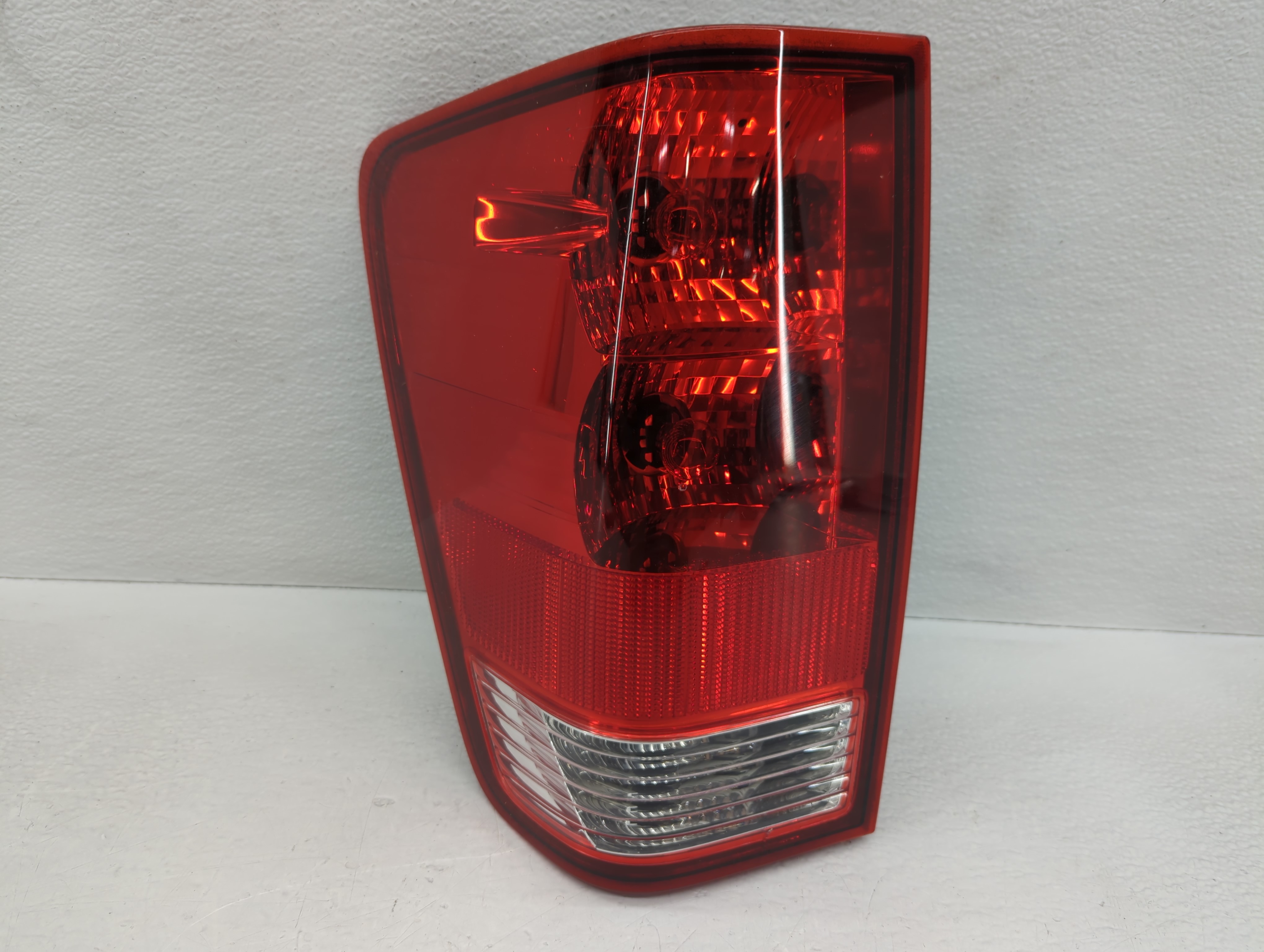 2004-2015 Nissan Titan Driver Left Side Tail Light Taillight Oem 791625 - Oemusedautoparts1.com