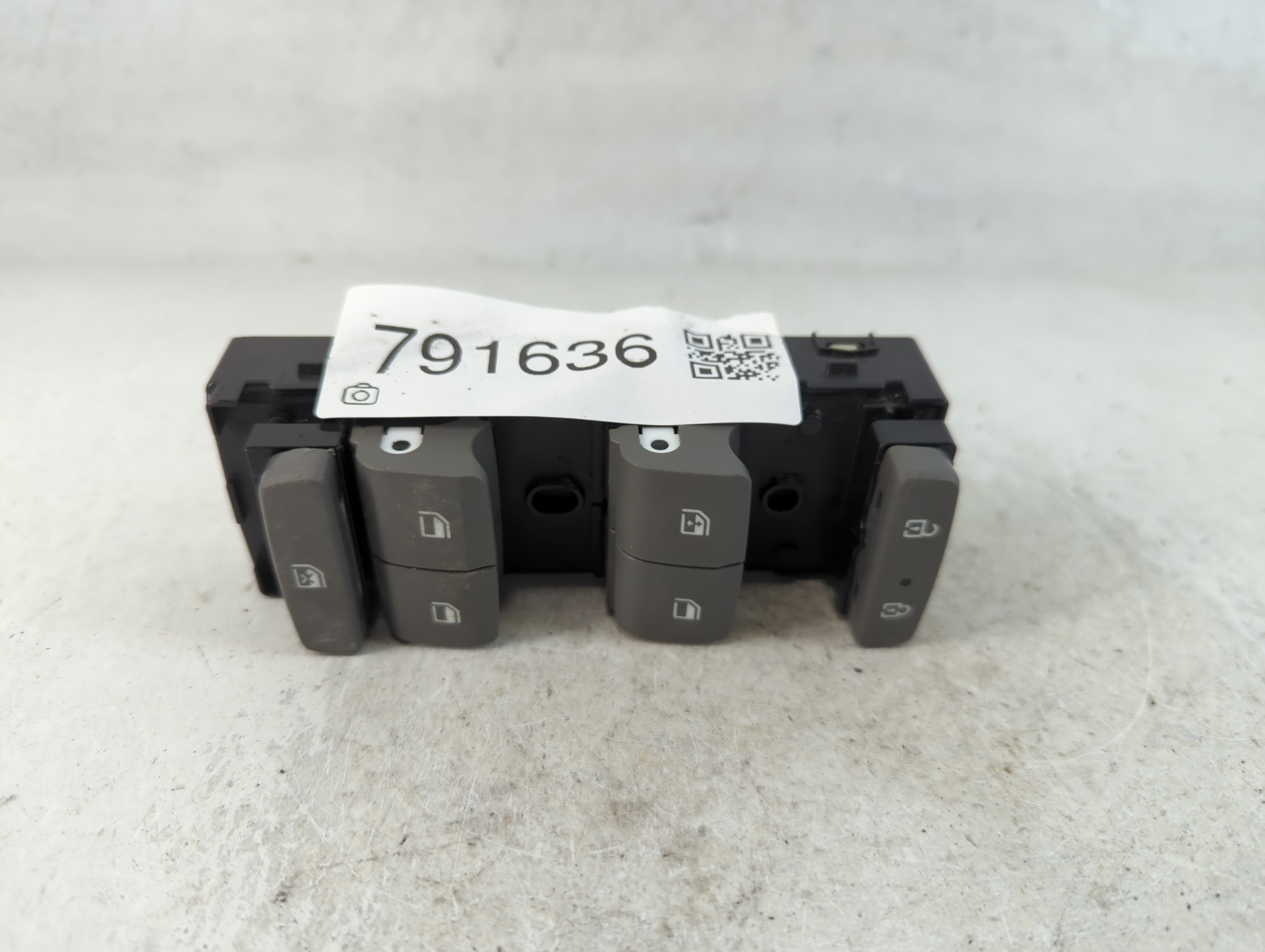 Picture of 2013-2015 Hyundai Elantra Driver Left Door Master Power Window Switch 791636