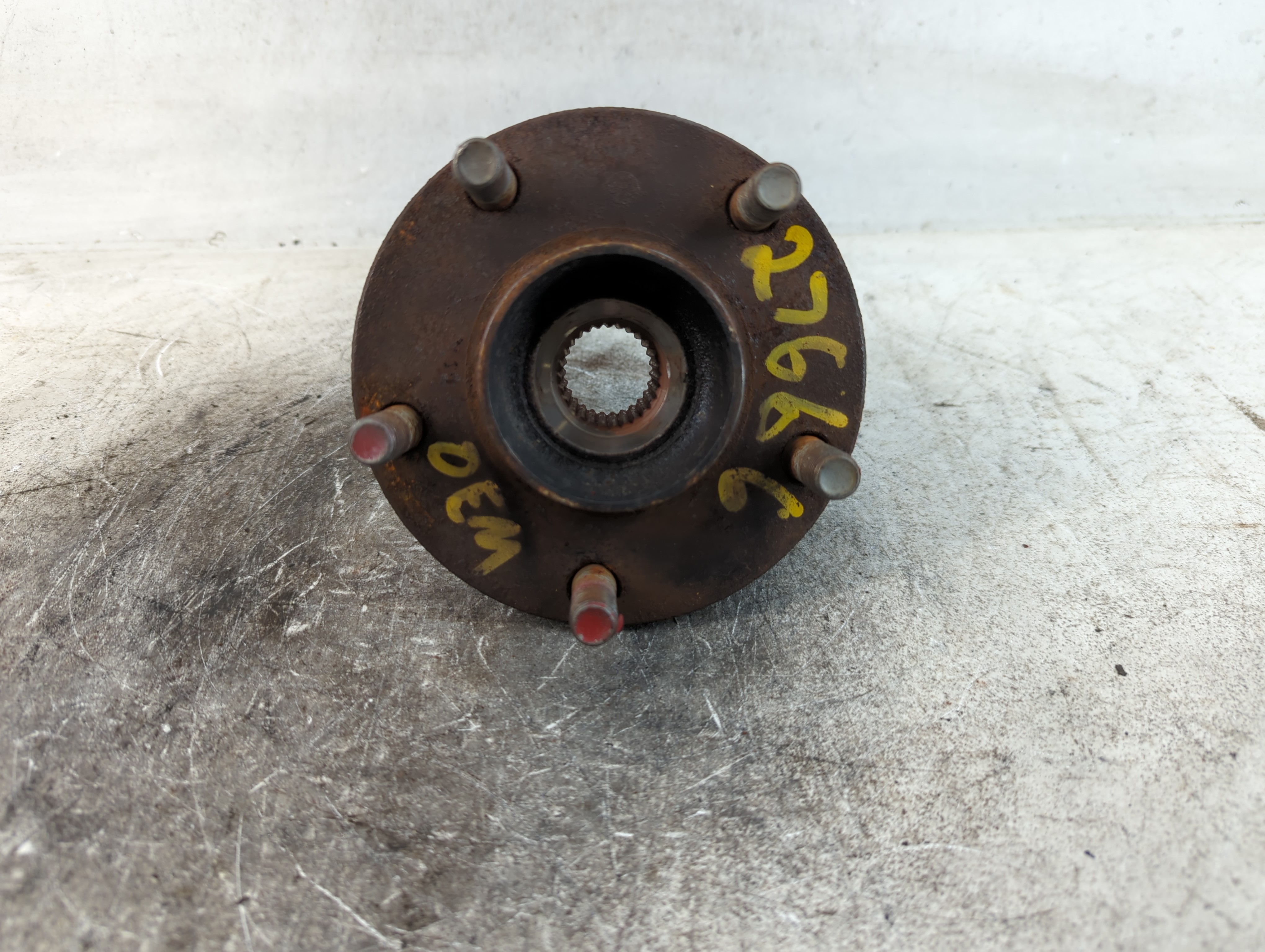 2007-2008 Infiniti G35 Driver Front Wheel Hub Oem 791674 - Oemusedautoparts1.com