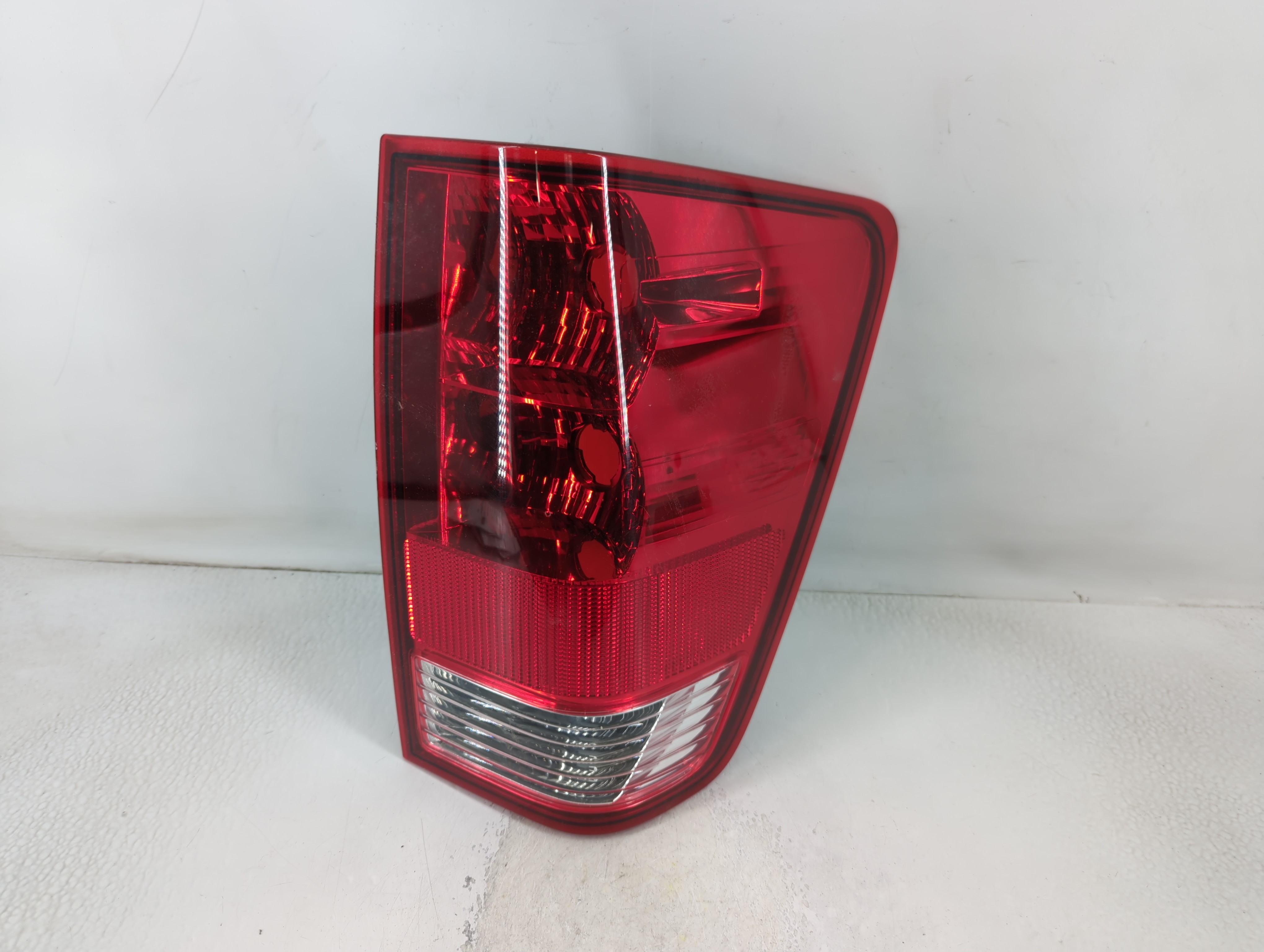 Picture of 2013 Nissan Titan Passenger Right Side Tail Light Taillight Oem 791689