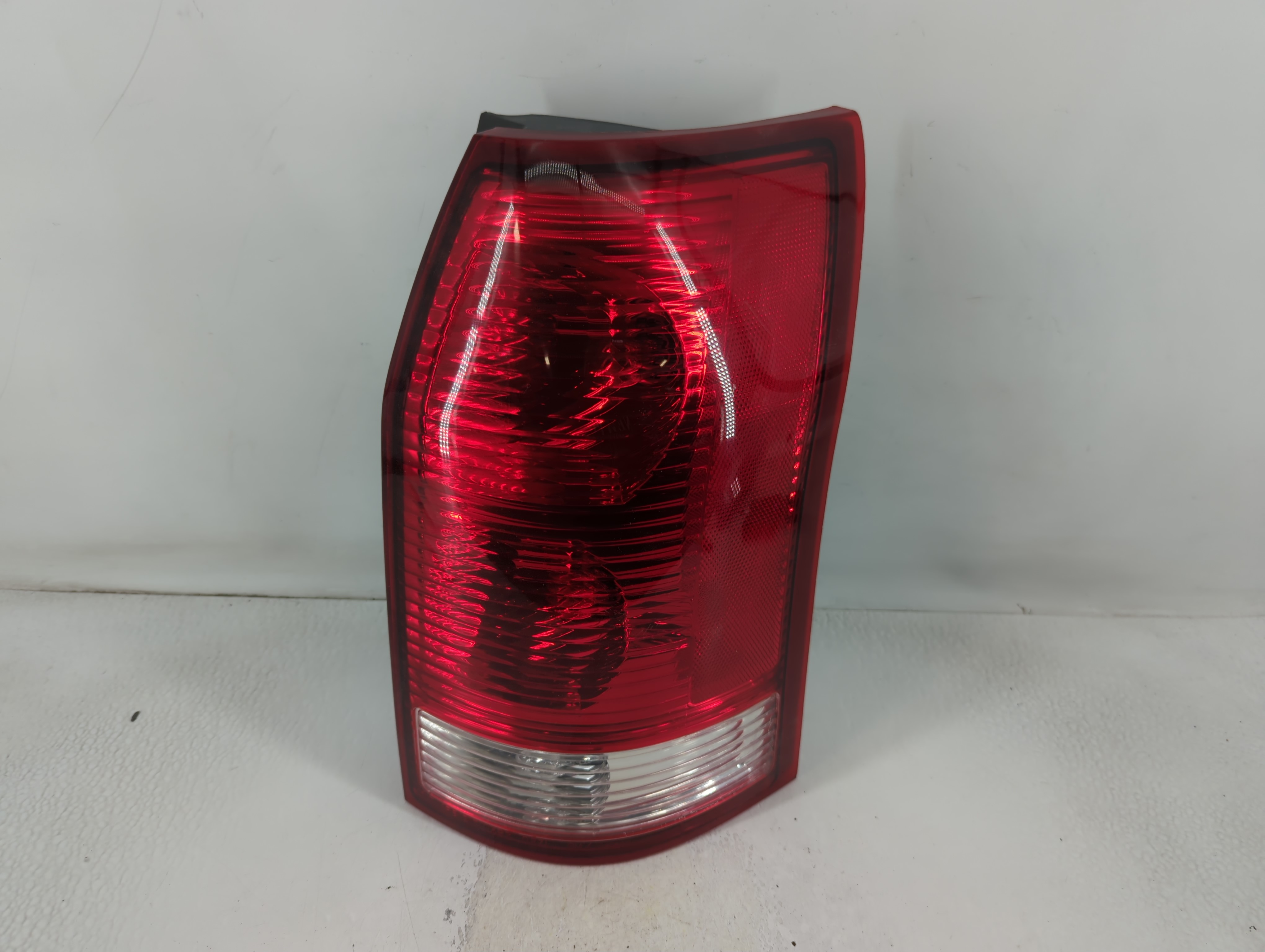 2004-2007 Saturn Vue Passenger Right Side Tail Light Taillight Oem 791847 - Oemusedautoparts1.com