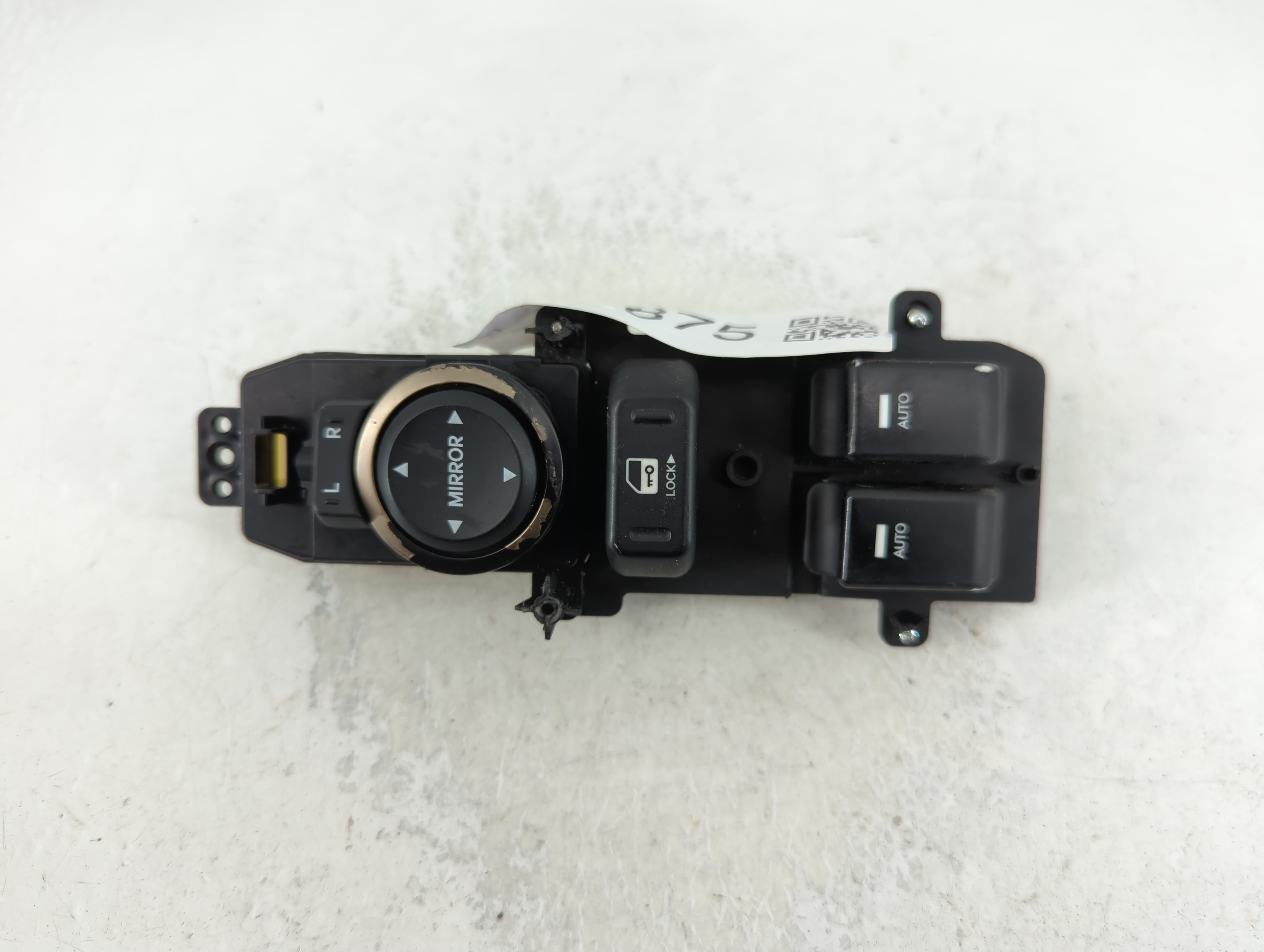 Picture of 2013-2016 Hyundai Genesis Driver Left Door Master Power Window Switch 791875