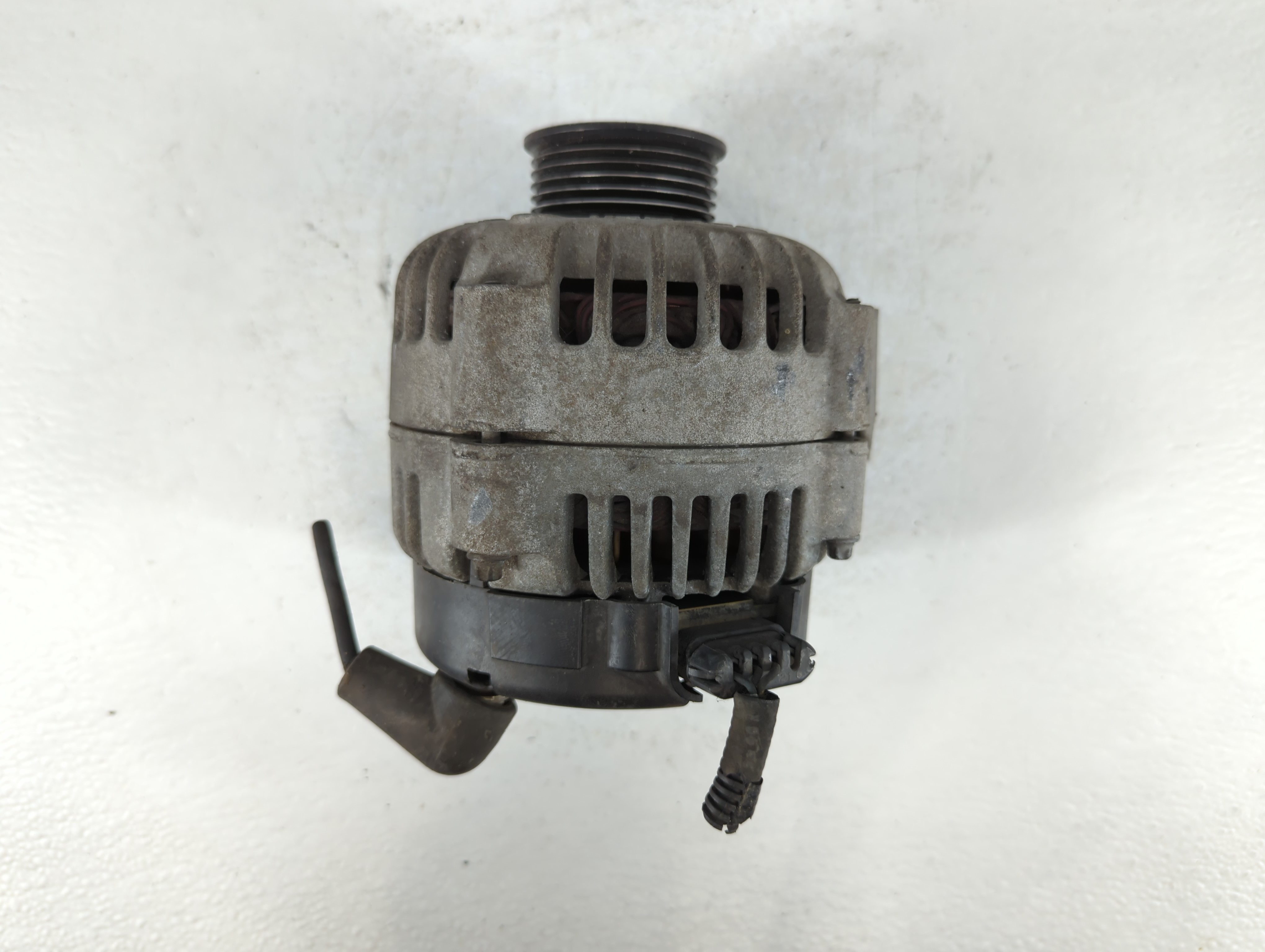 Picture of 2002 Gmc Sierra 1500 Alternator Generator Charging Assembly Engine Oem 791935
