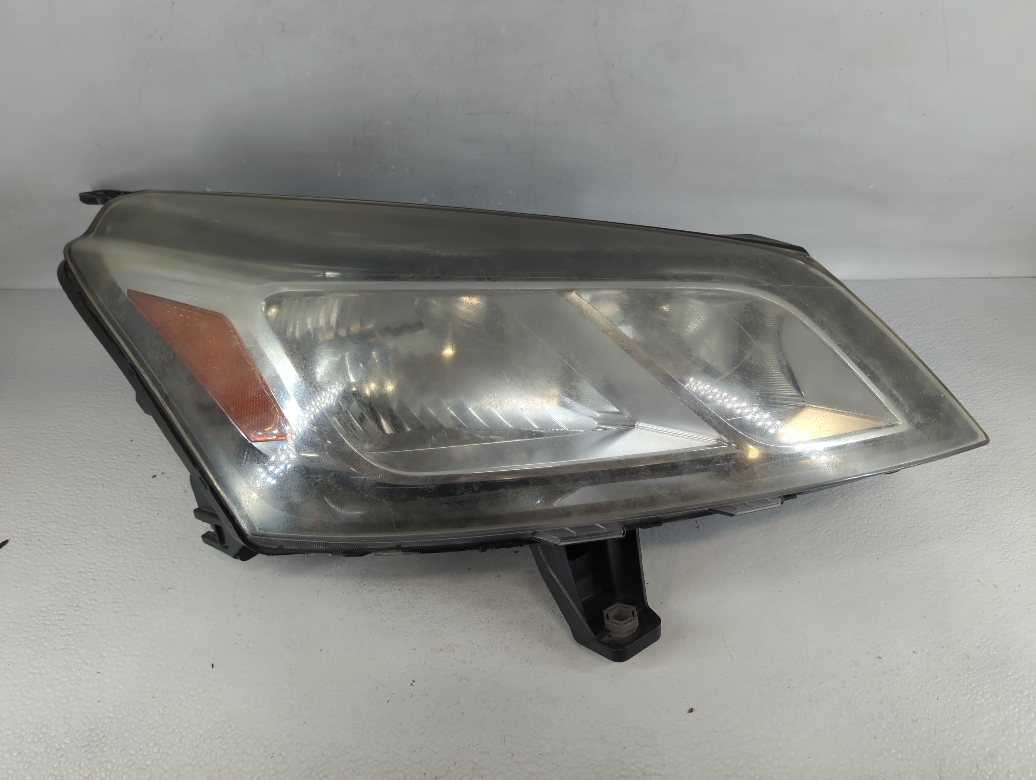 2013 Chevrolet Traverse Passenger Right Oem Head Light Headlight Lamp 791964 - Oemusedautoparts1.com