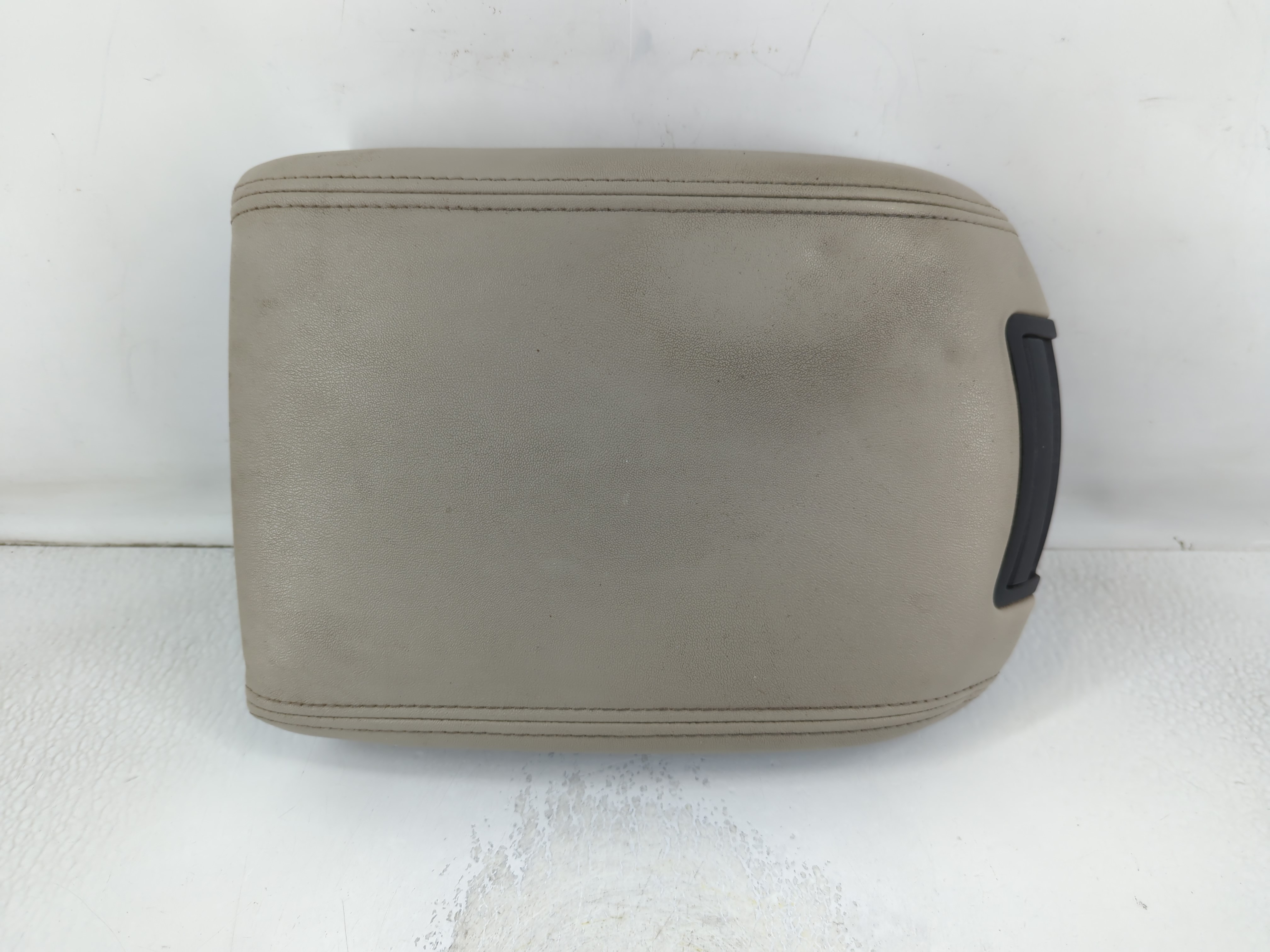 Picture of 2012 Ford Taurus Center Console Armrest Cover Lid Grey 792206