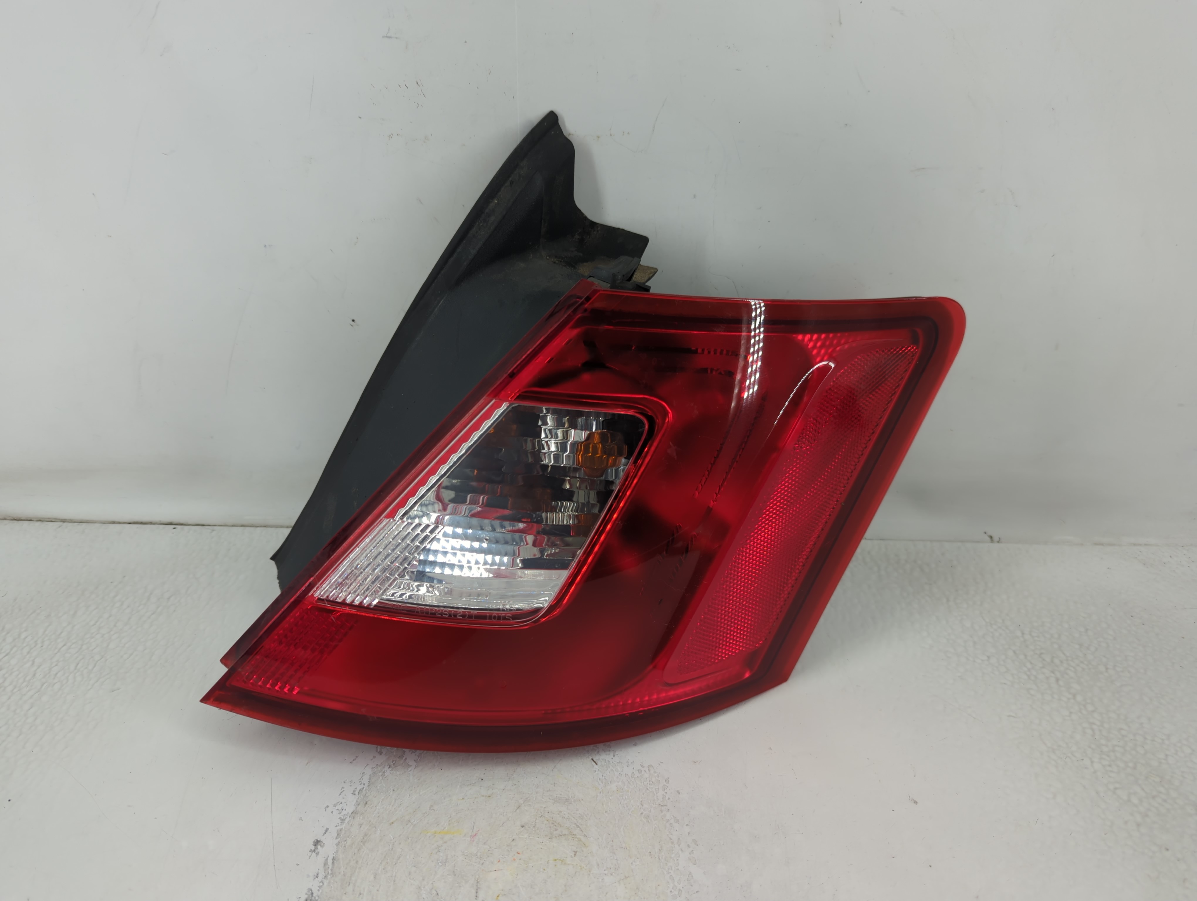 Picture of 2010-2012 Ford Taurus Rear Center Lid Brake Light Tail Light Red 792226