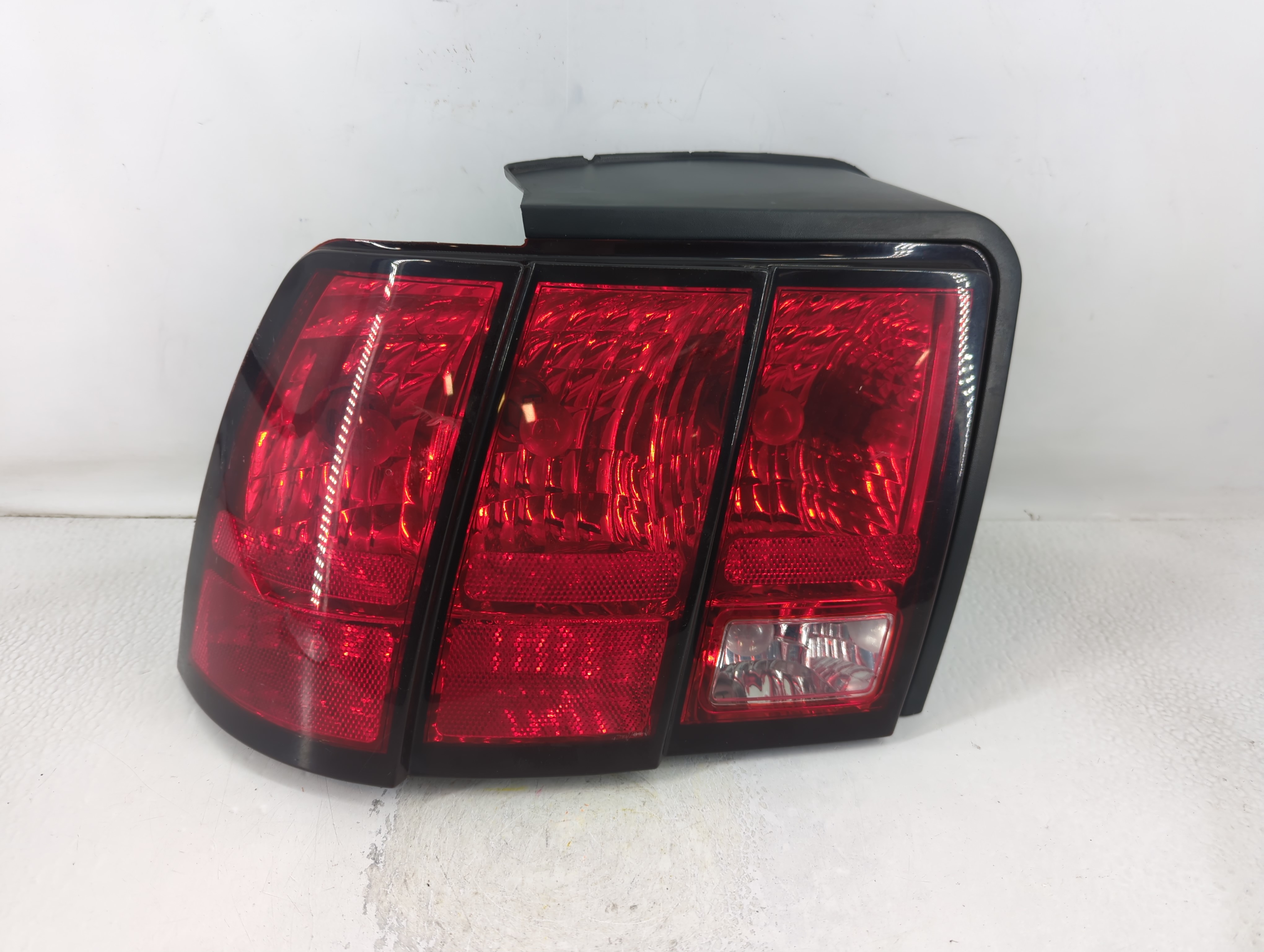 1999-2004 Ford Mustang Driver Left Side Tail Light Taillight Oem 792241 - Oemusedautoparts1.com