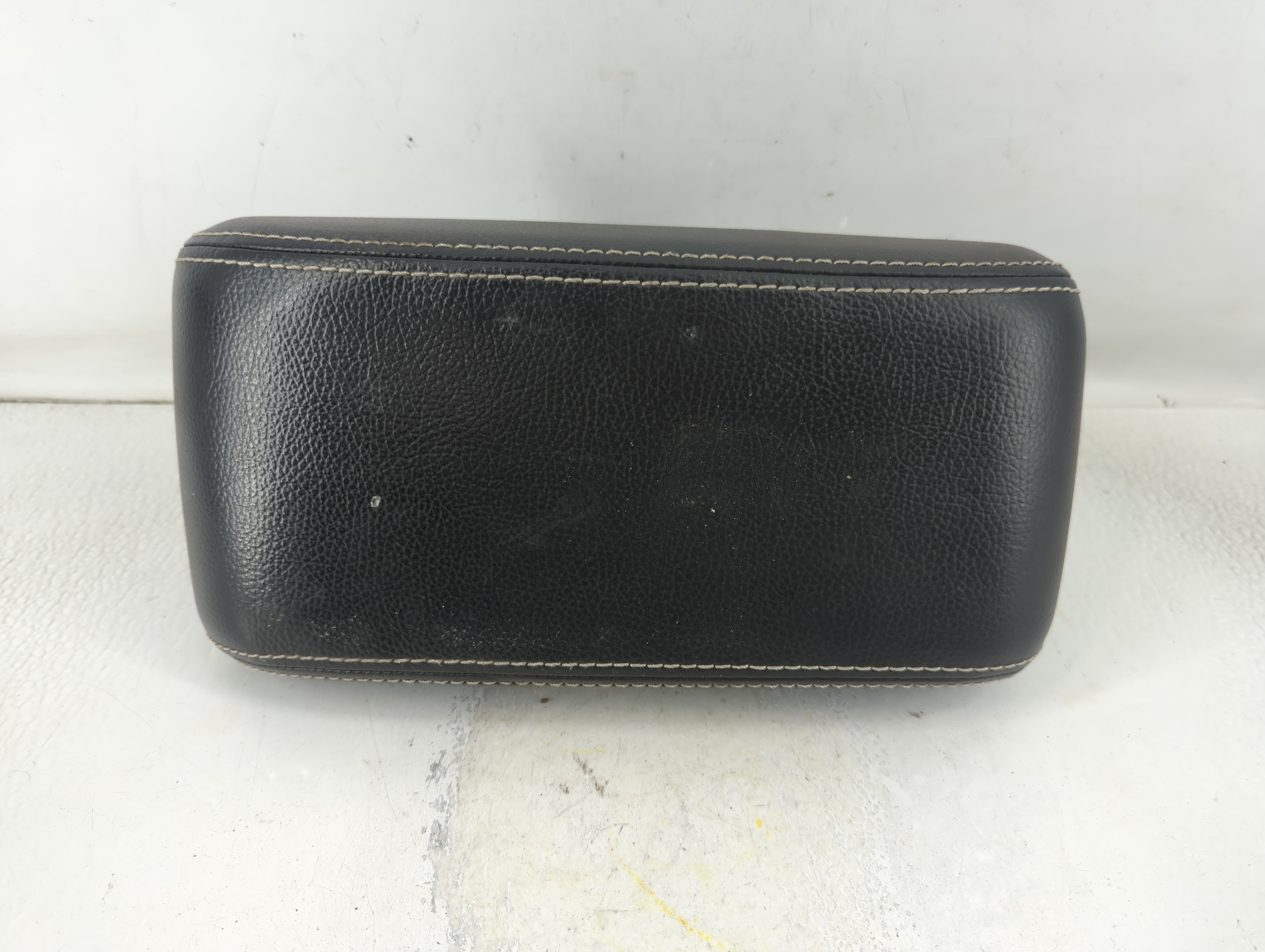 Picture of 2012 Ford Fusion Center Console Armrest Cover Lid 792354