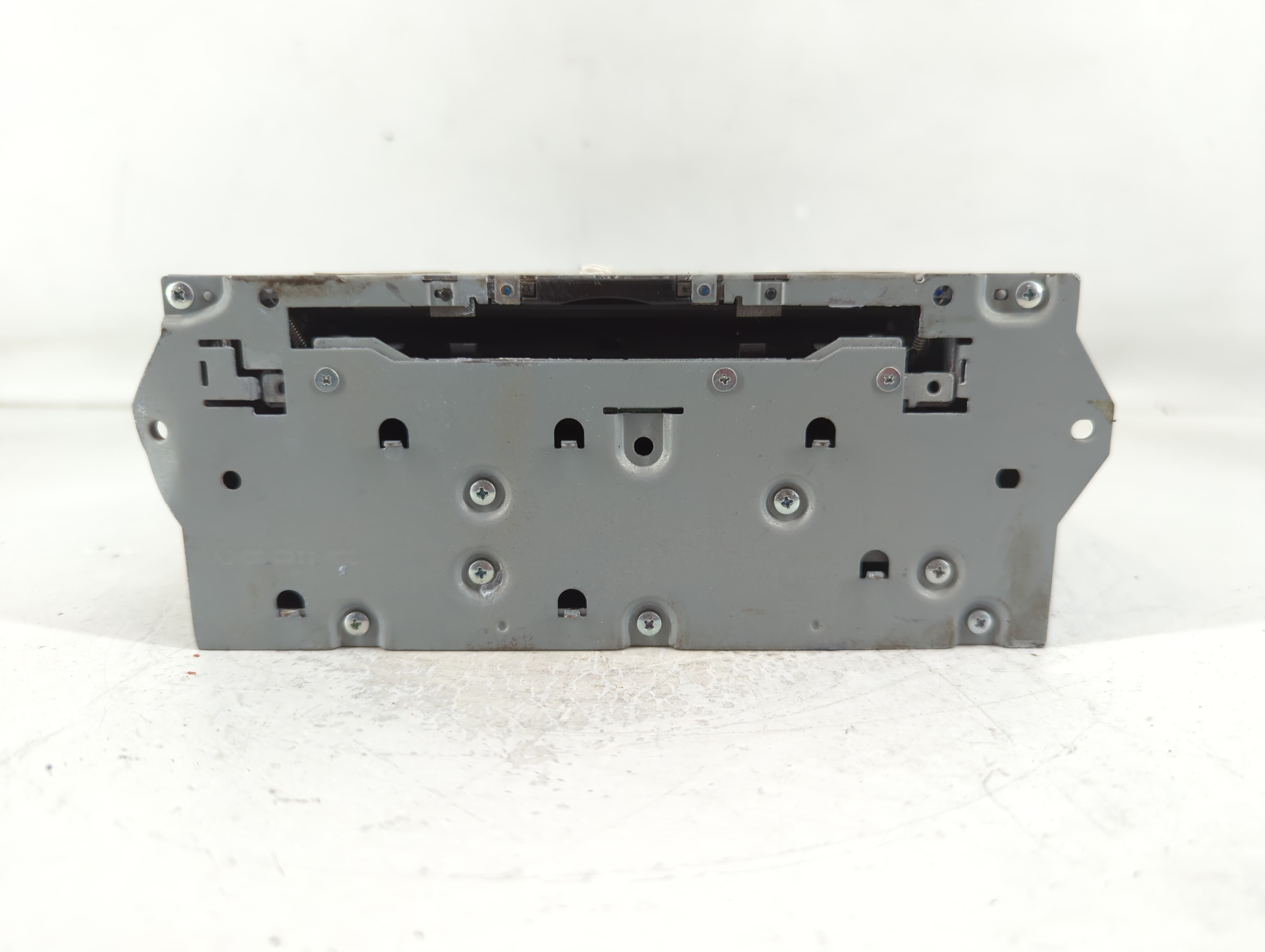 Picture of 2017-2020 Nissan Pathfinder Am Fm Cd Player Radio Receiver 792417