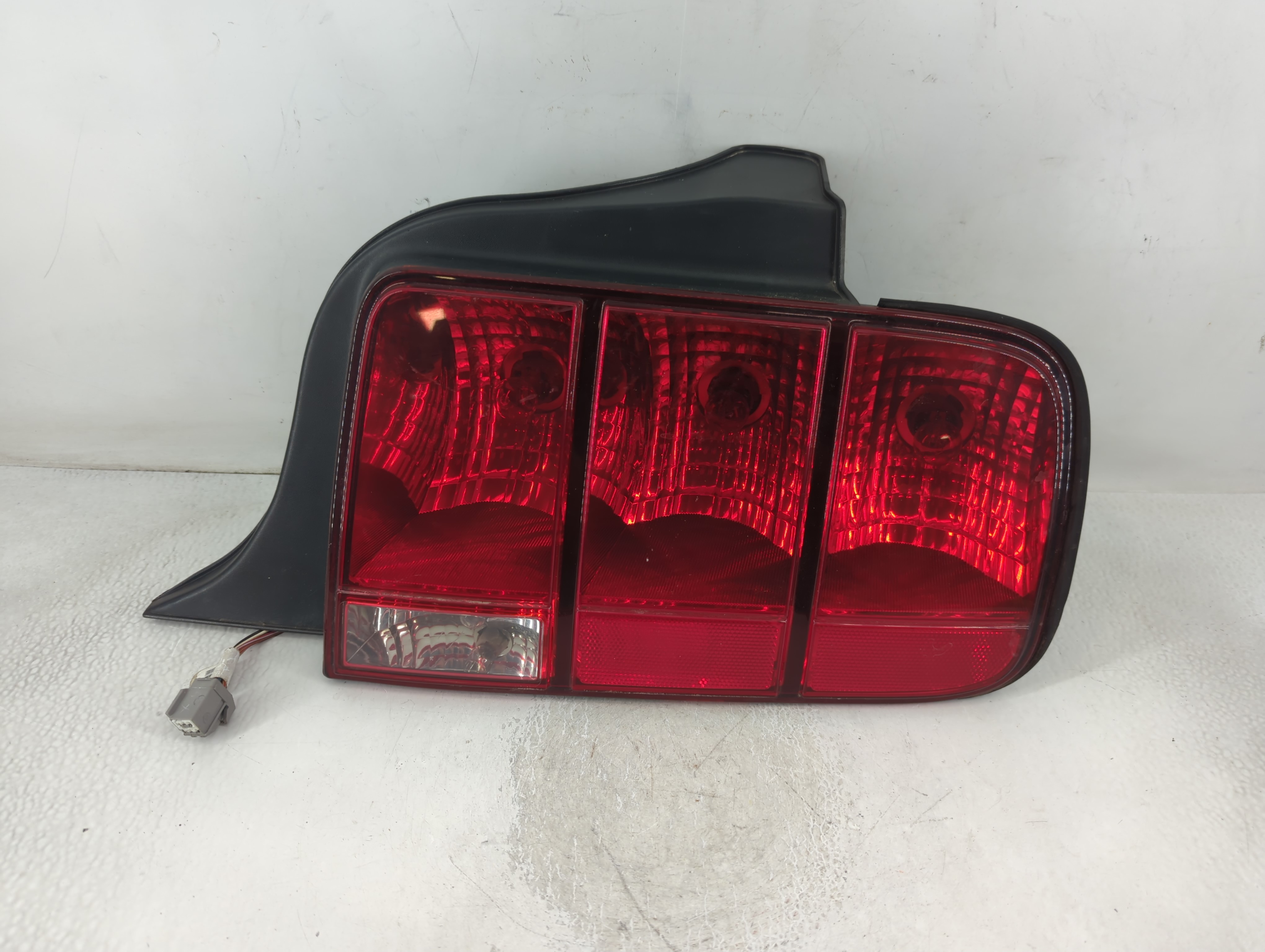 Picture of 2005-2009 Ford Mustang Passenger Right Side Tail Light Taillight Oem 792580